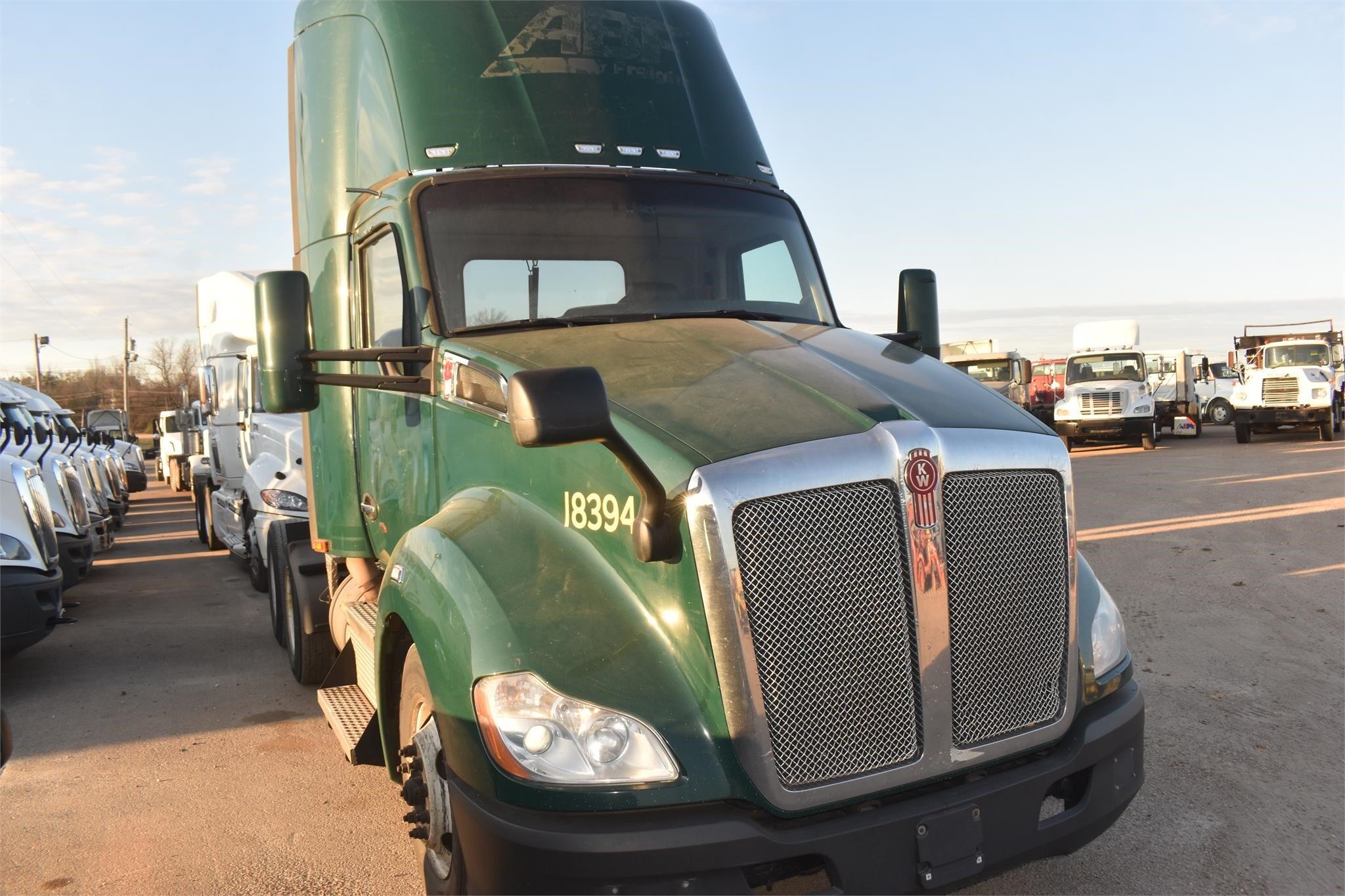 2019 Kenworth T680 Semi Trucks/Trailer
