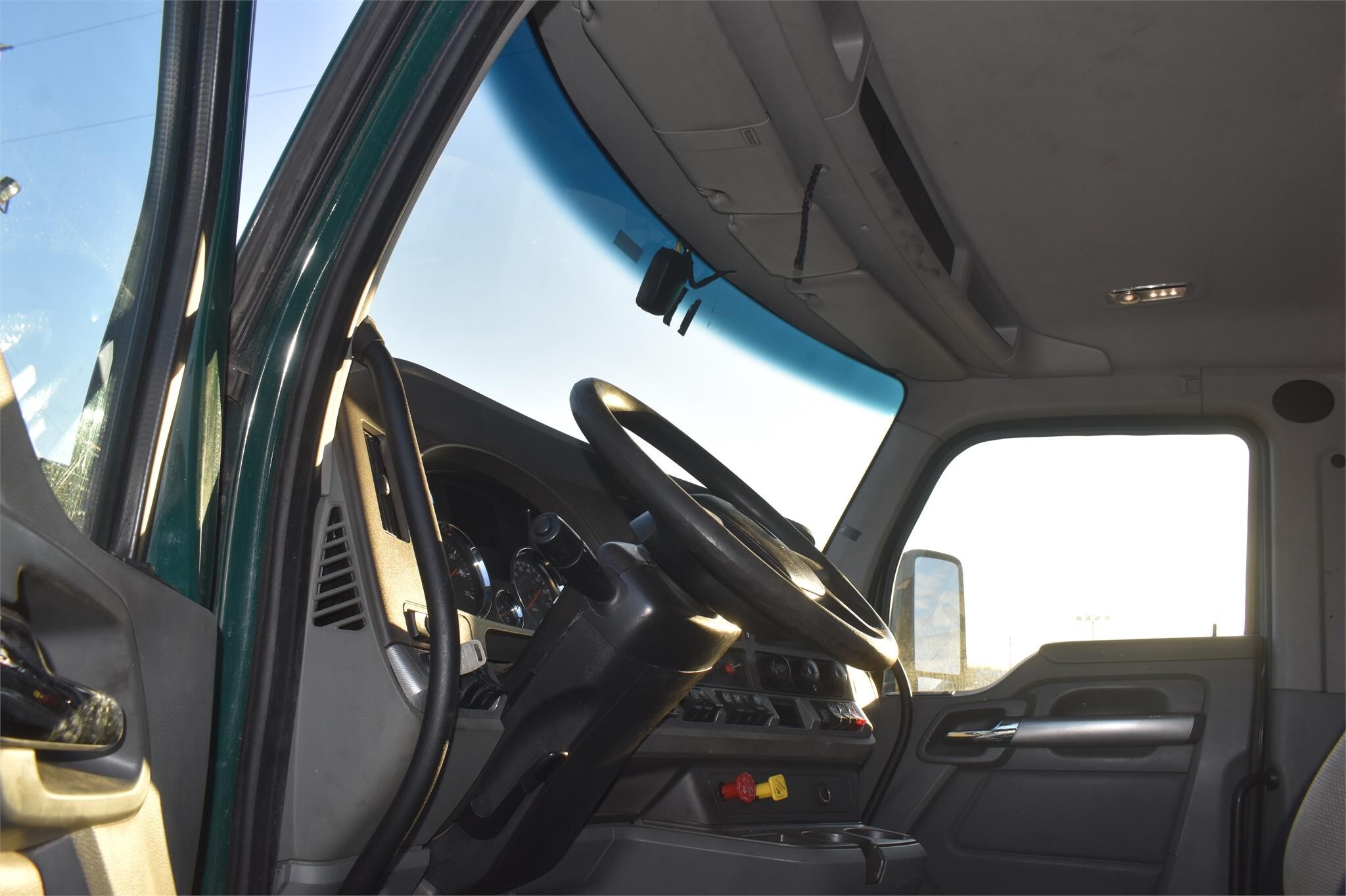 2019 Kenworth T680 Semi Trucks/Trailer