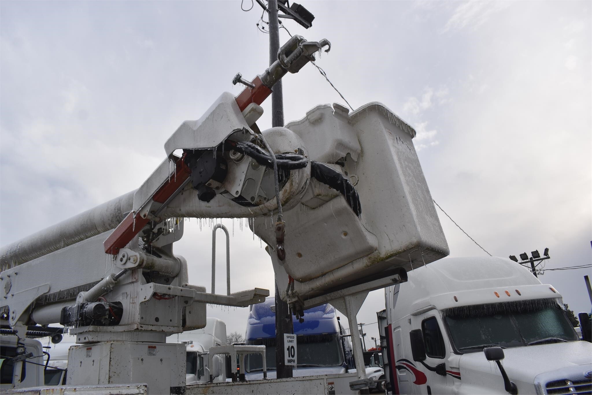 2012 Altec AA55 Crane