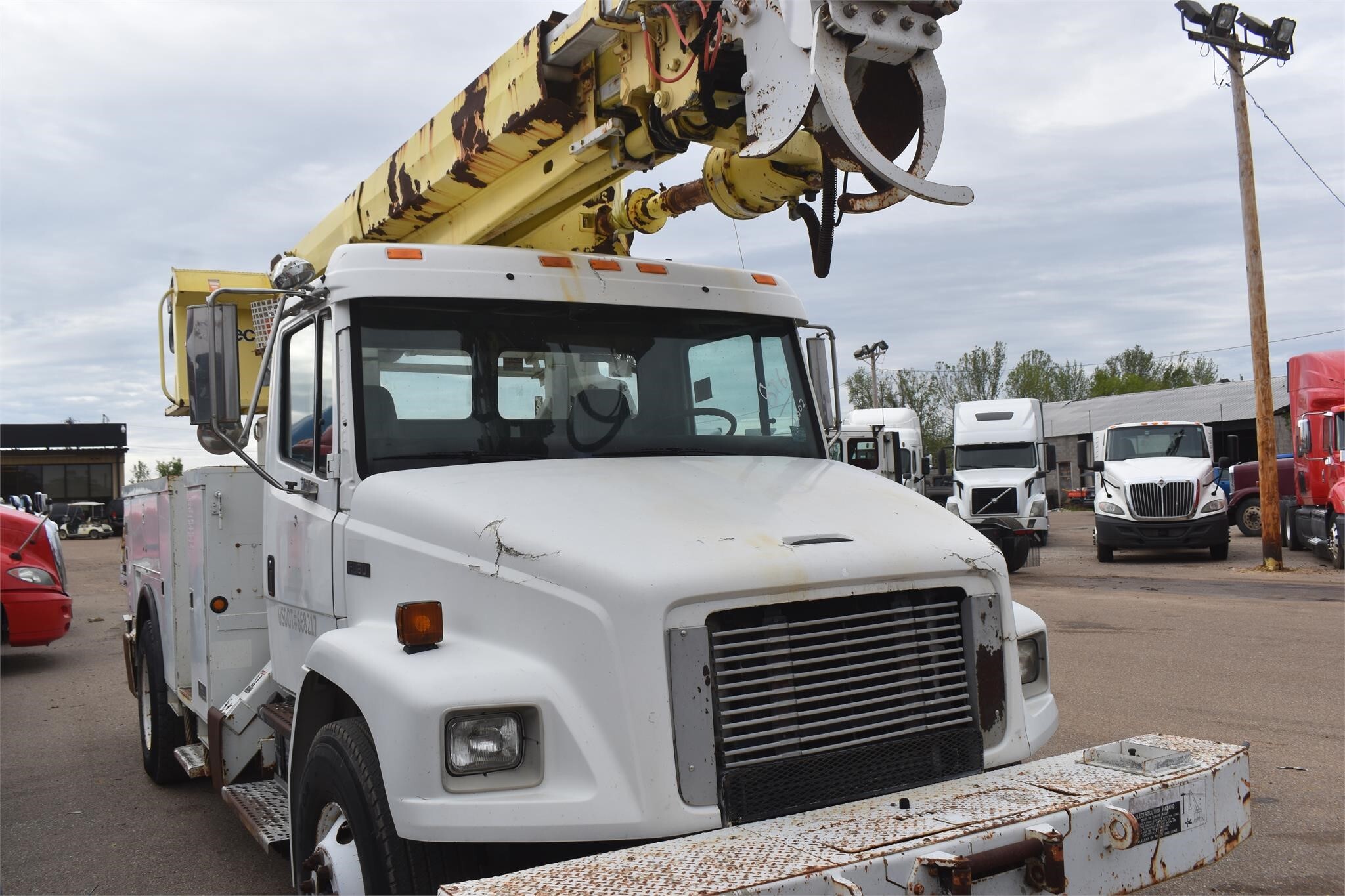 2002 Altec D945TR Crane