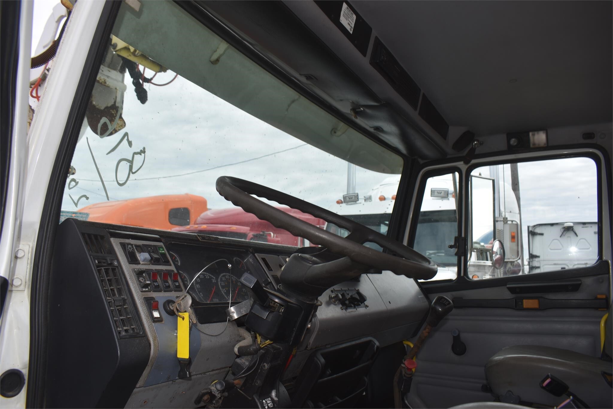 2002 Altec D945TR Crane