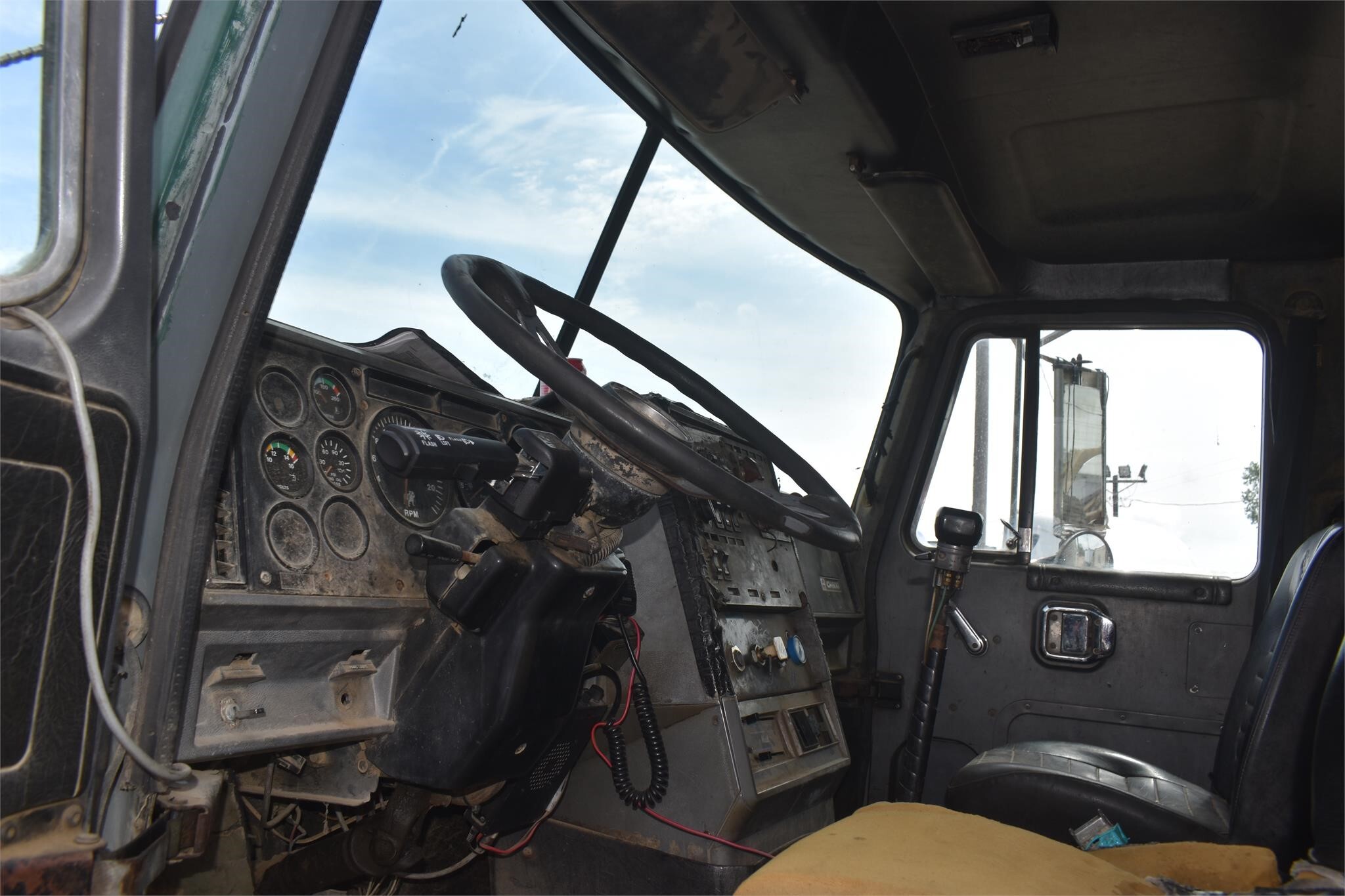 1993 Mack CH613 Semi Trucks/Trailer