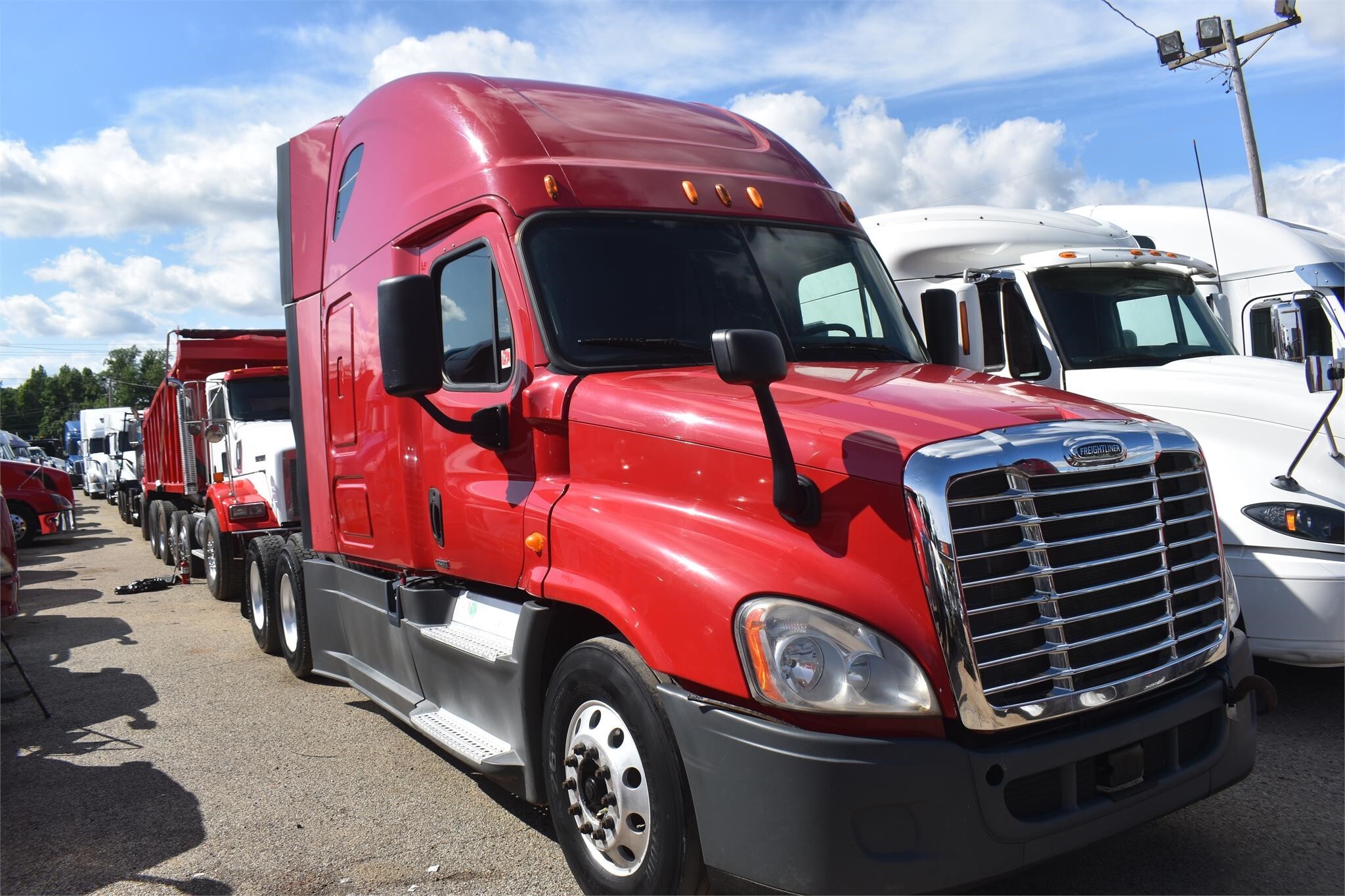 2014 Freightliner Cascadia 125 Semi Trucks/Trailer