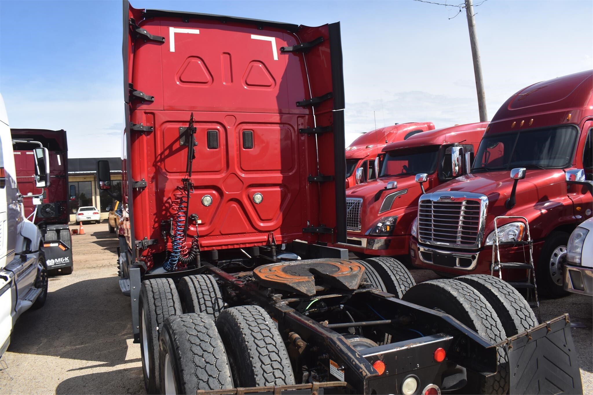 2014 Freightliner Cascadia 125 Semi Trucks/Trailer