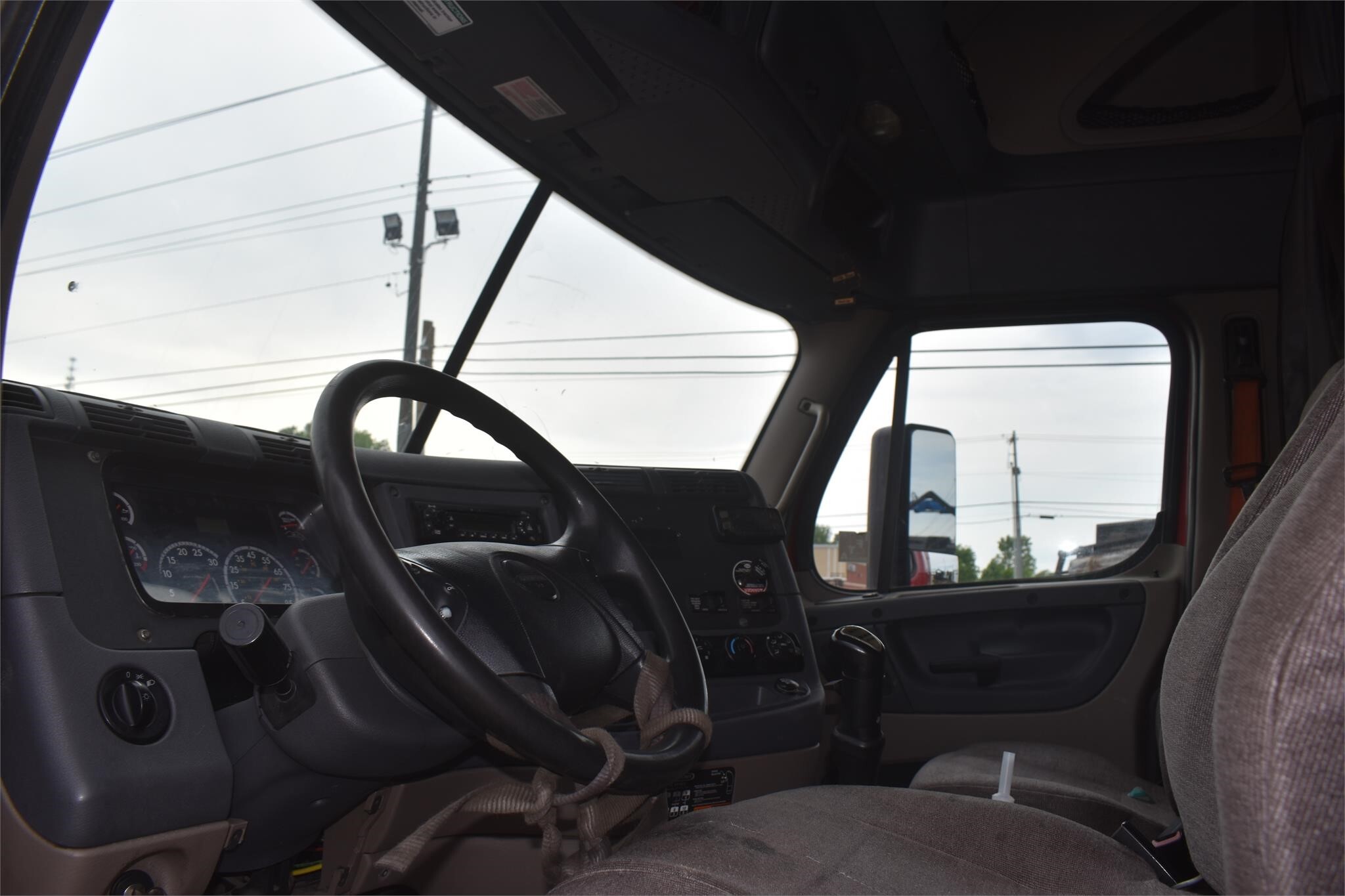 2014 Freightliner Cascadia 125 Semi Trucks/Trailer