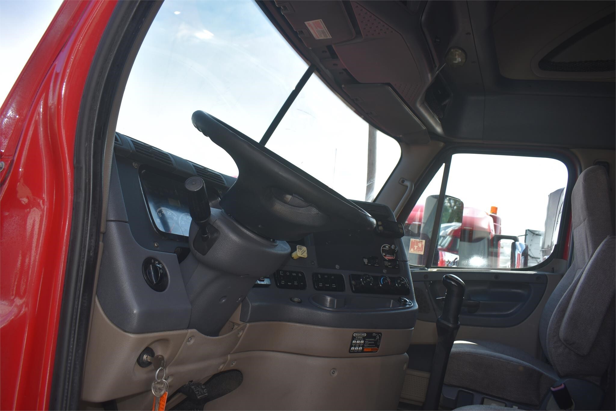 2014 Freightliner Cascadia 125 Semi Trucks/Trailer