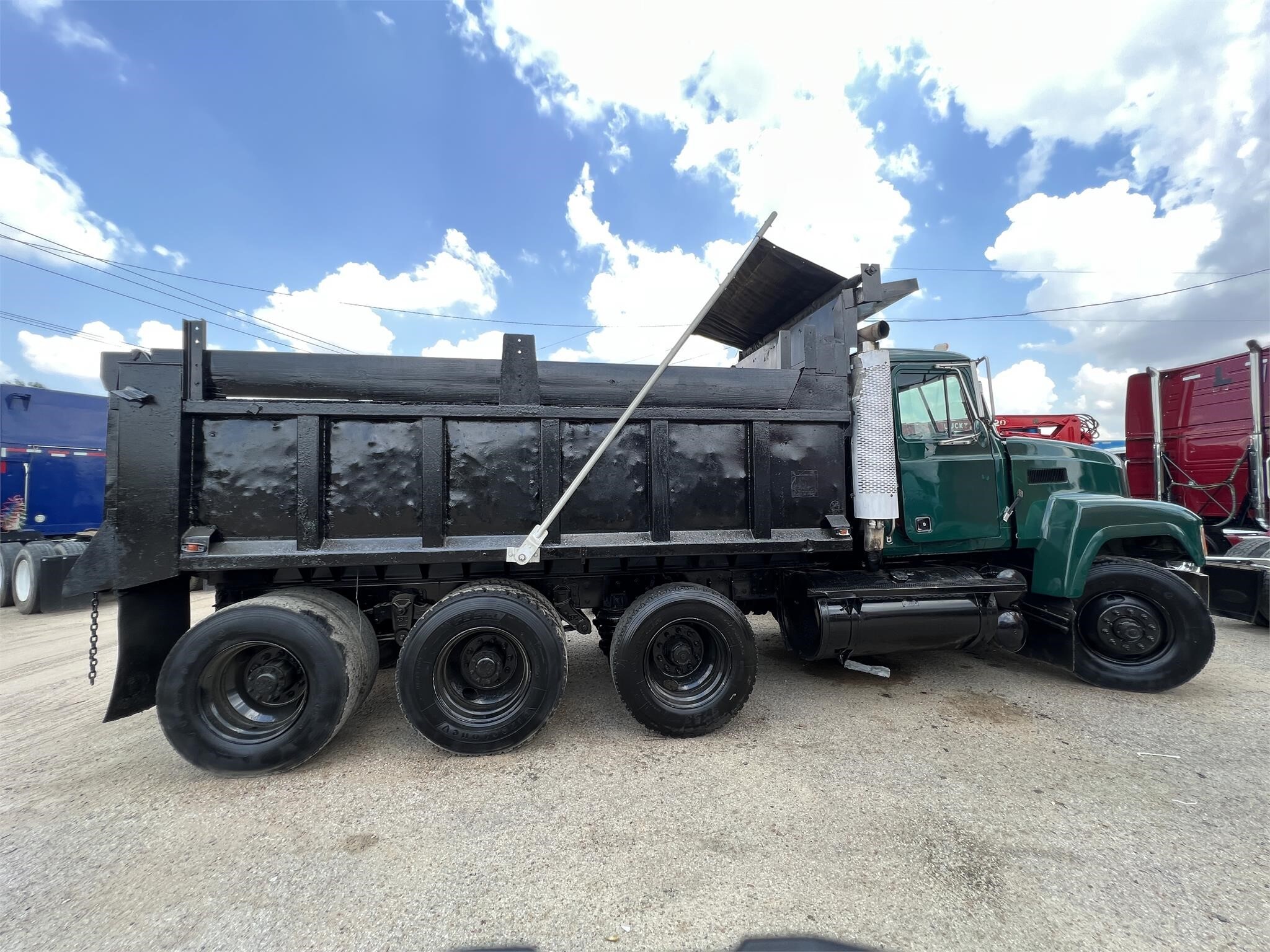 1999 Mack CH613 Semi Trucks/Trailer