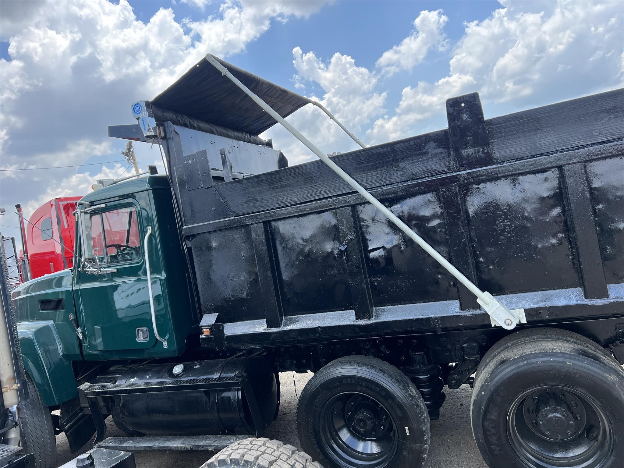 1999 Mack CH613 Semi Trucks/Trailer