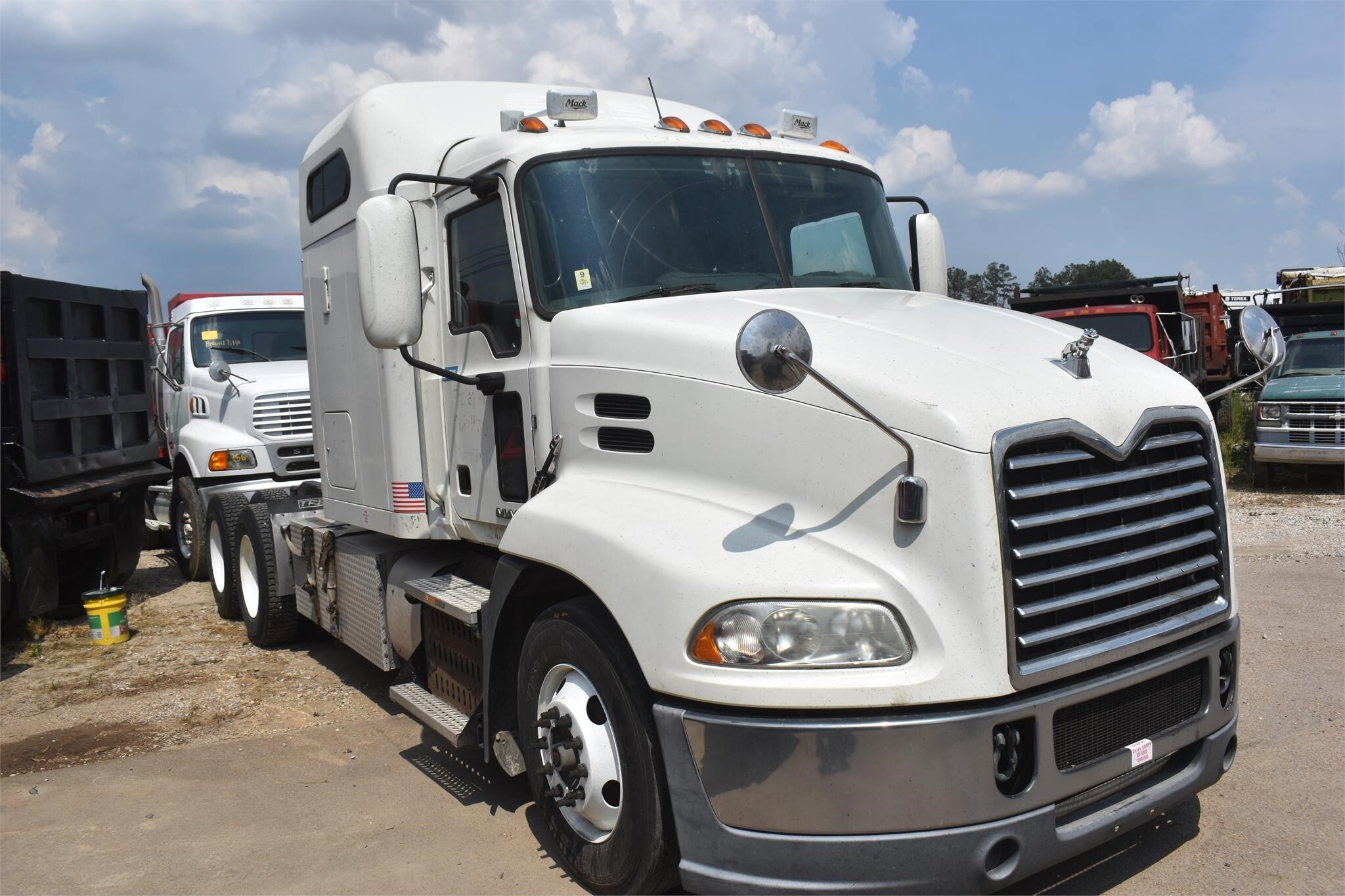 2015 Mack PINNACLE CXU613 Semi Trucks/Trailer