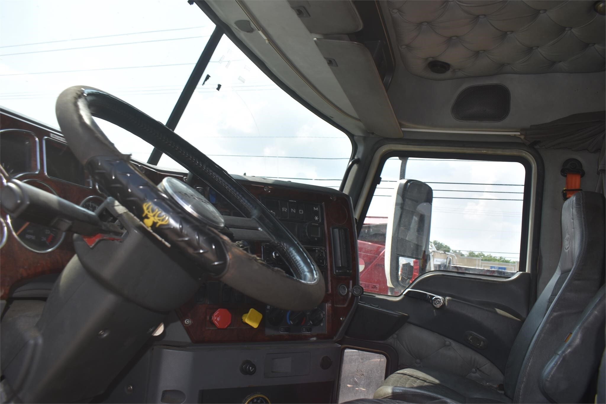2015 Mack PINNACLE CXU613 Semi Trucks/Trailer