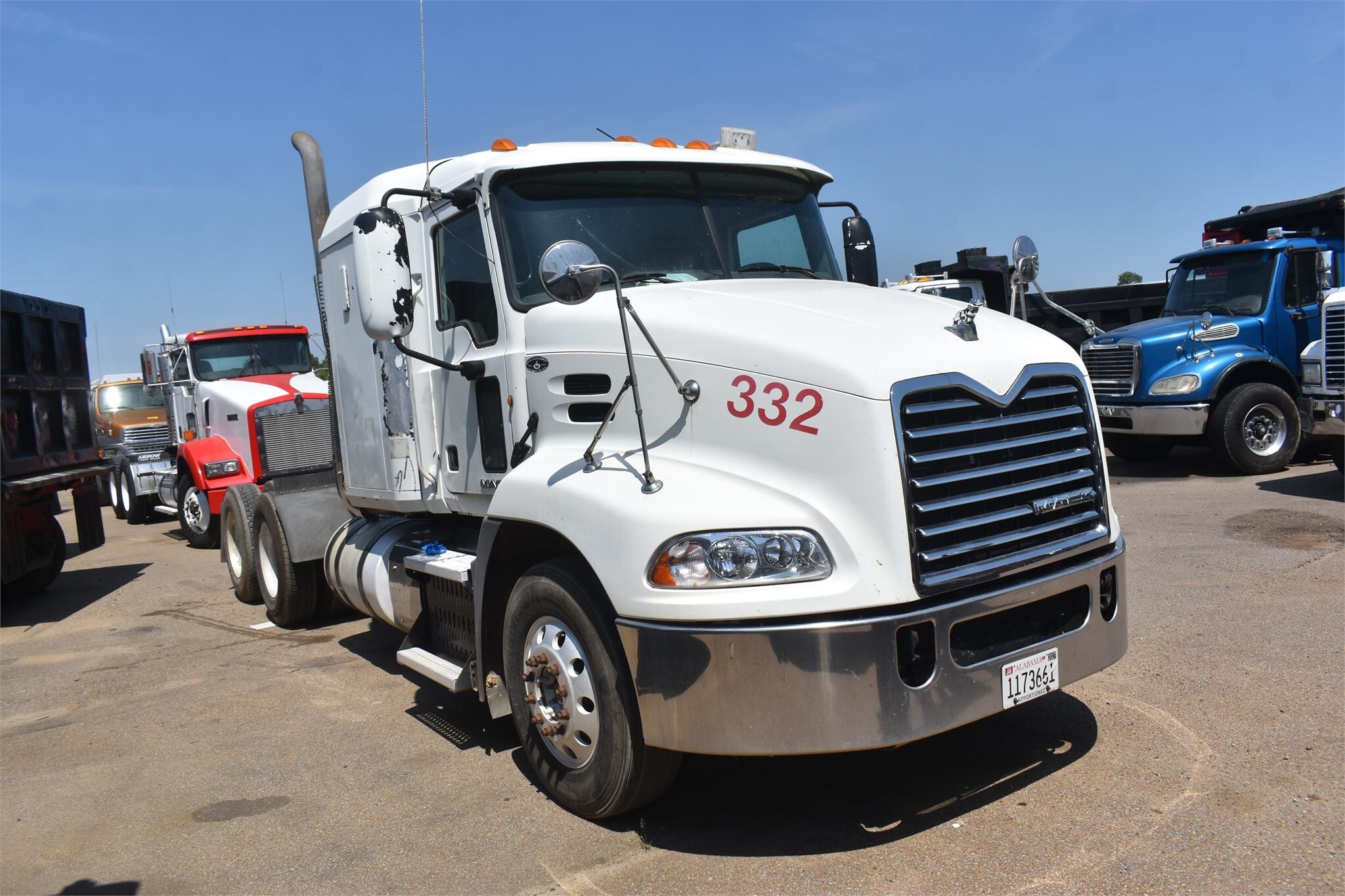 2013 Mack PINNACLE CXU613 Semi Trucks/Trailer