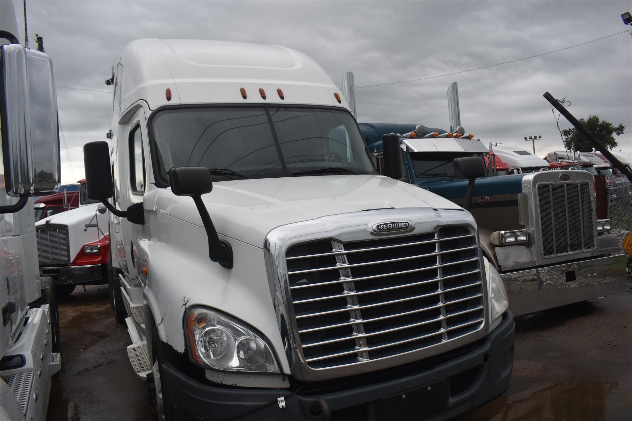 2017 Freightliner Cascadia 125 Semi Trucks/Trailer