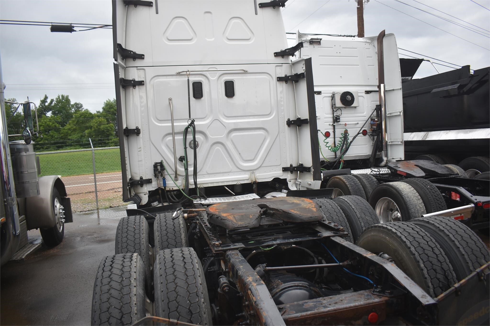 2017 Freightliner Cascadia 125 Semi Trucks/Trailer