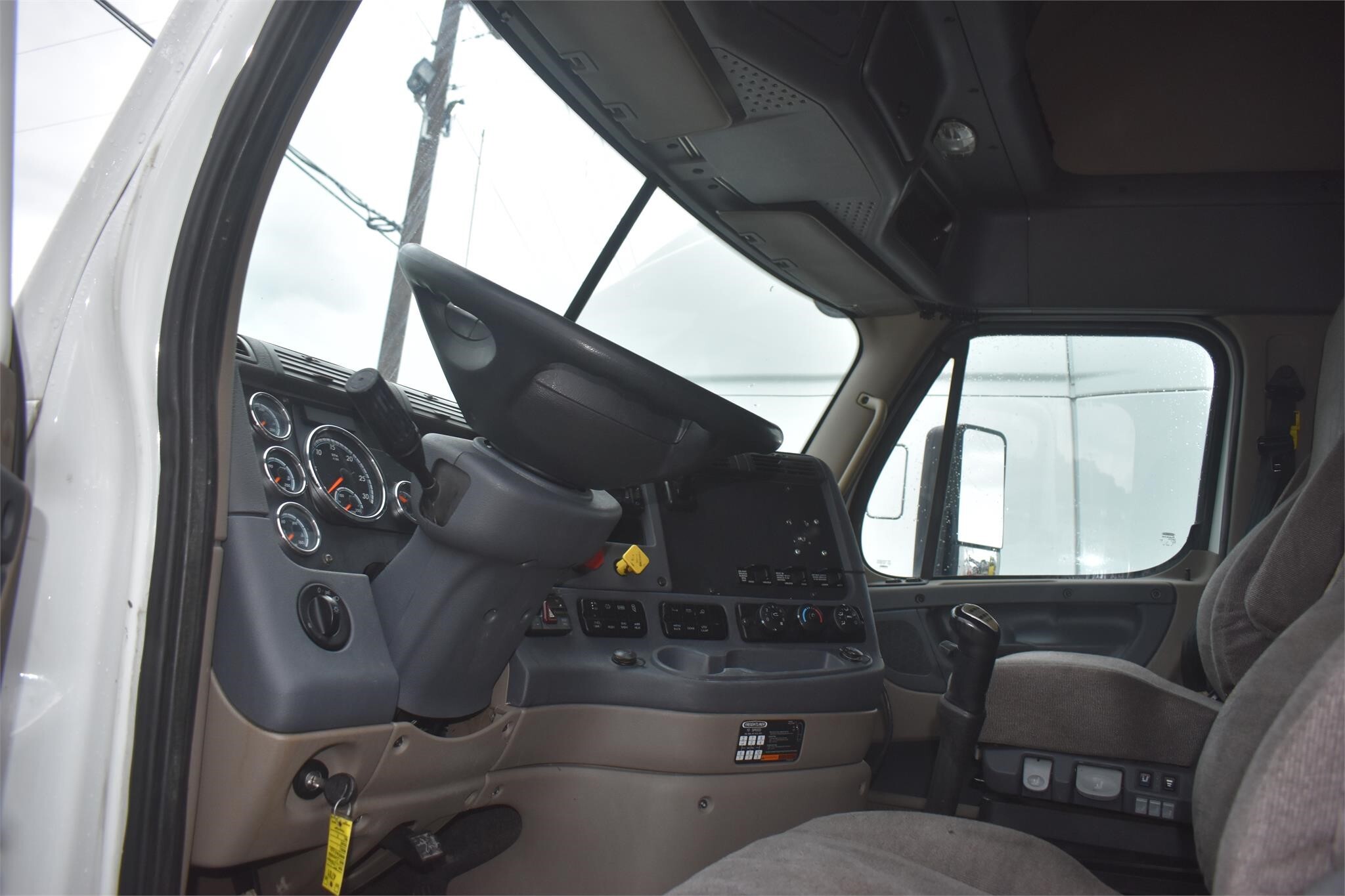 2017 Freightliner Cascadia 125 Semi Trucks/Trailer
