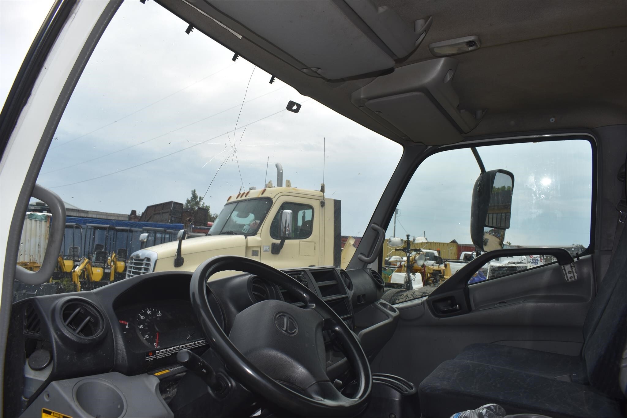 2019 Hino 195 Box Trucks/Trailer