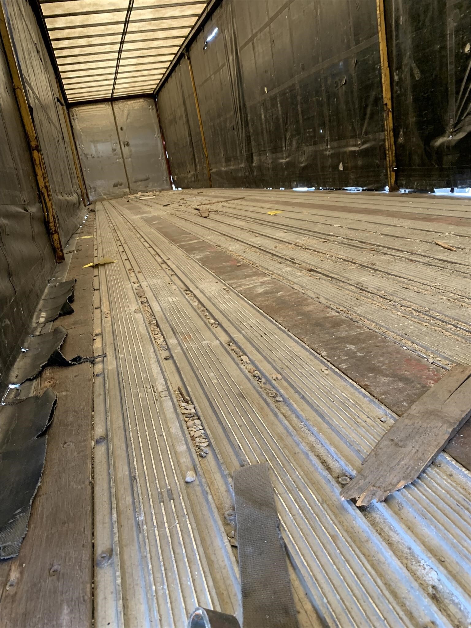 1998 NuVan 53 FT CURTAIN SIDE Box Trucks/Trailer
