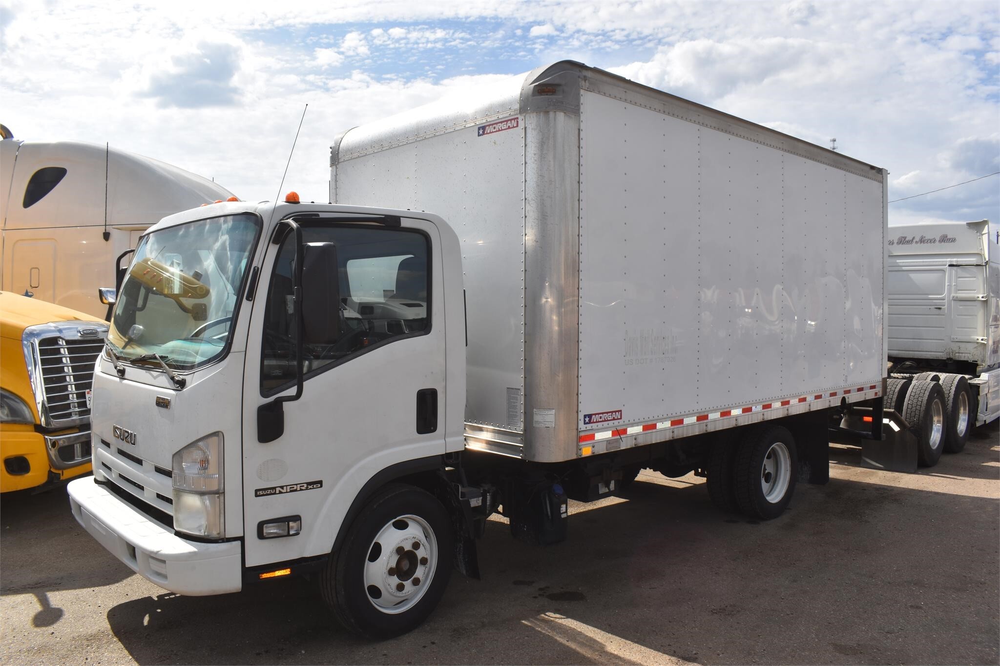 2015 Isuzu NPR XD Box Trucks/Trailer