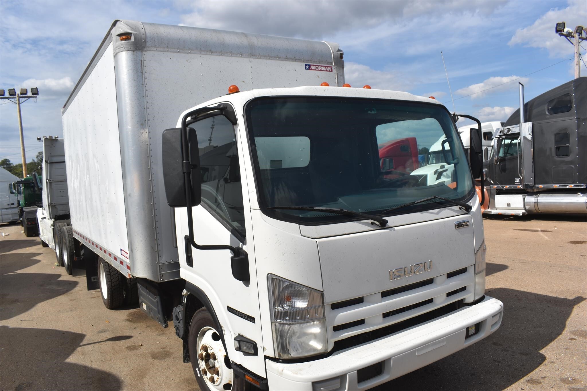 2015 Isuzu NPR XD Box Trucks/Trailer