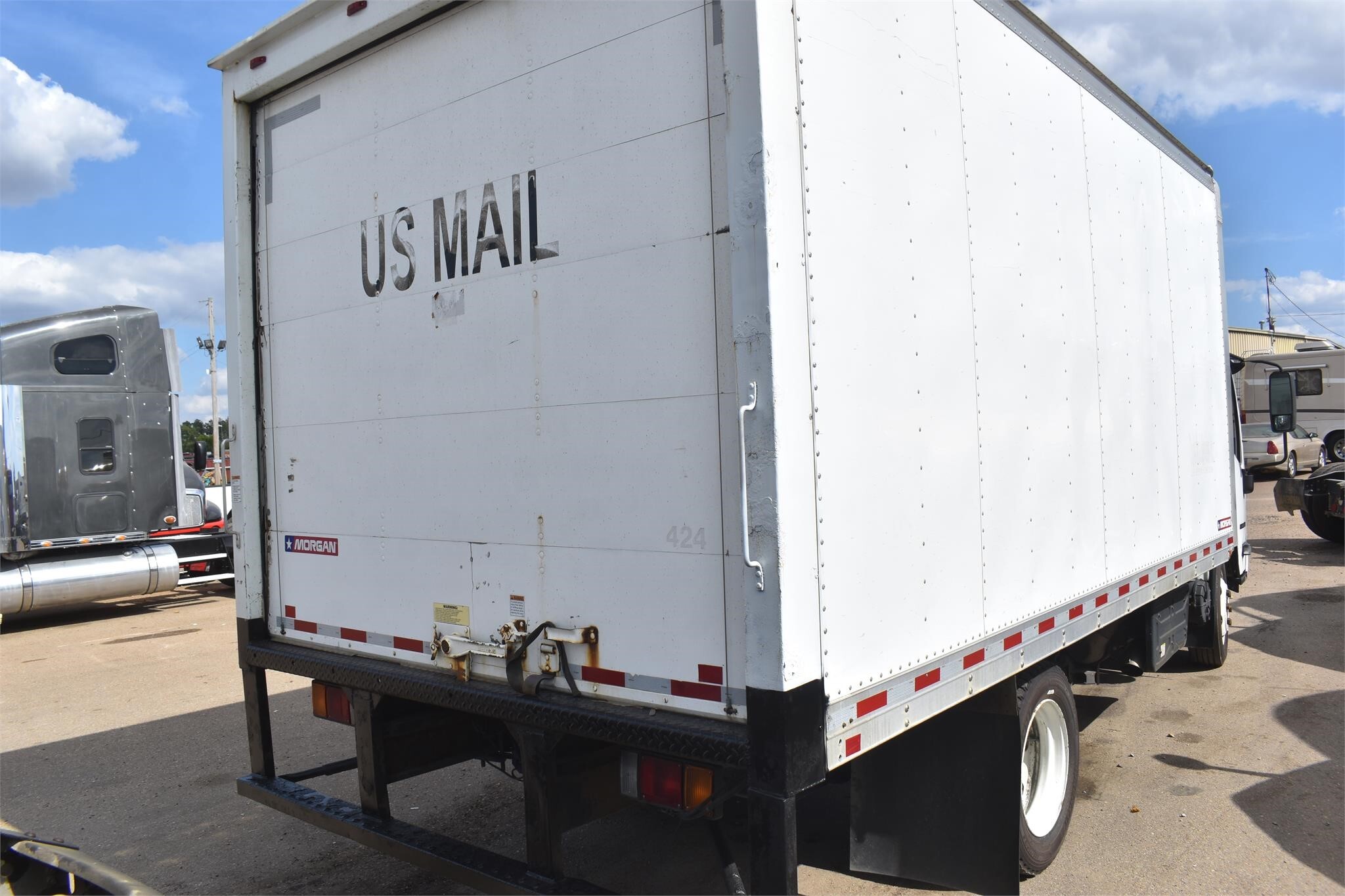 2015 Isuzu NPR XD Box Trucks/Trailer