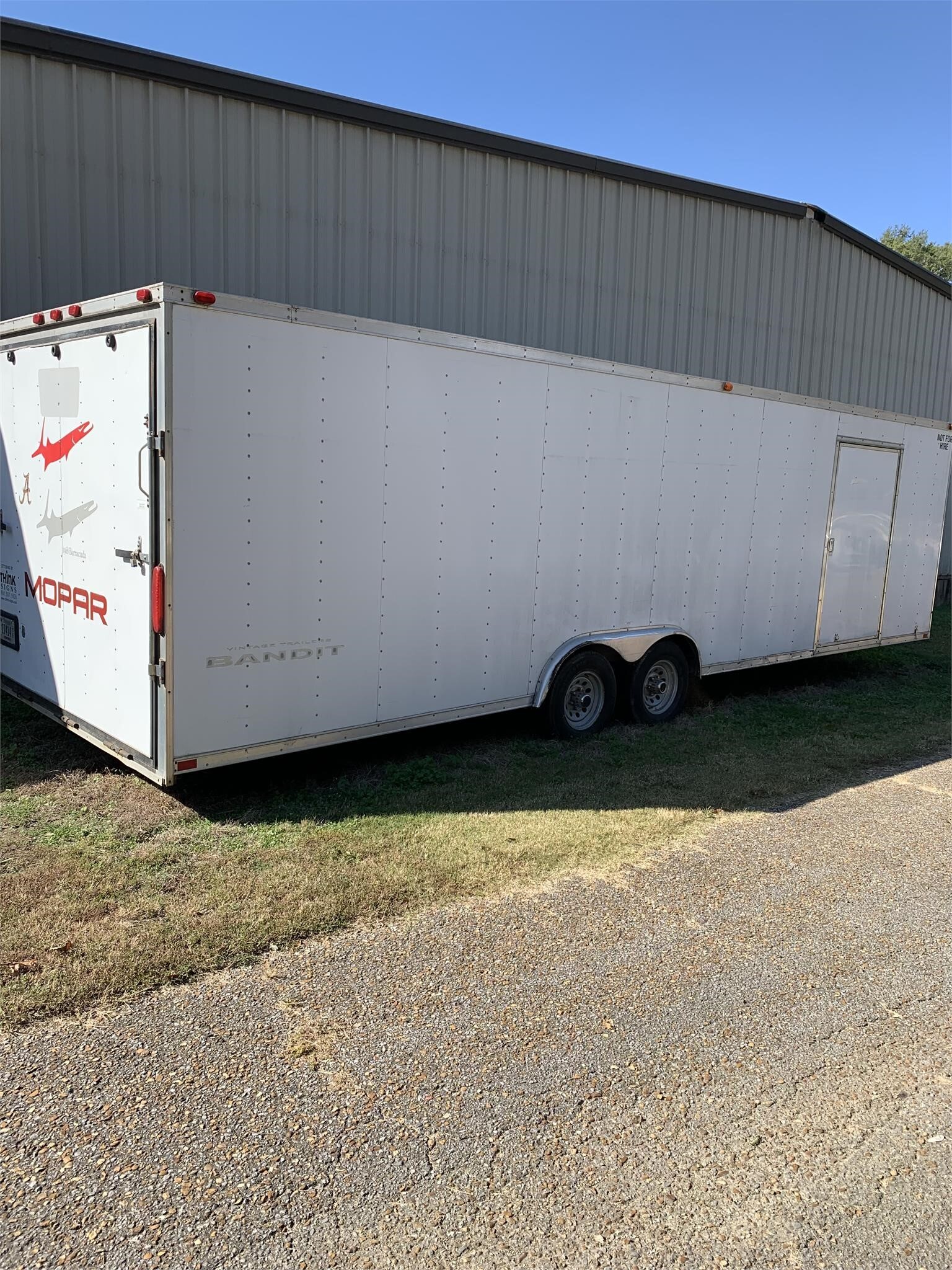 2006 VINTAGE TRAILERS 28 FT CAR TRAILER Box Trucks/Trailer