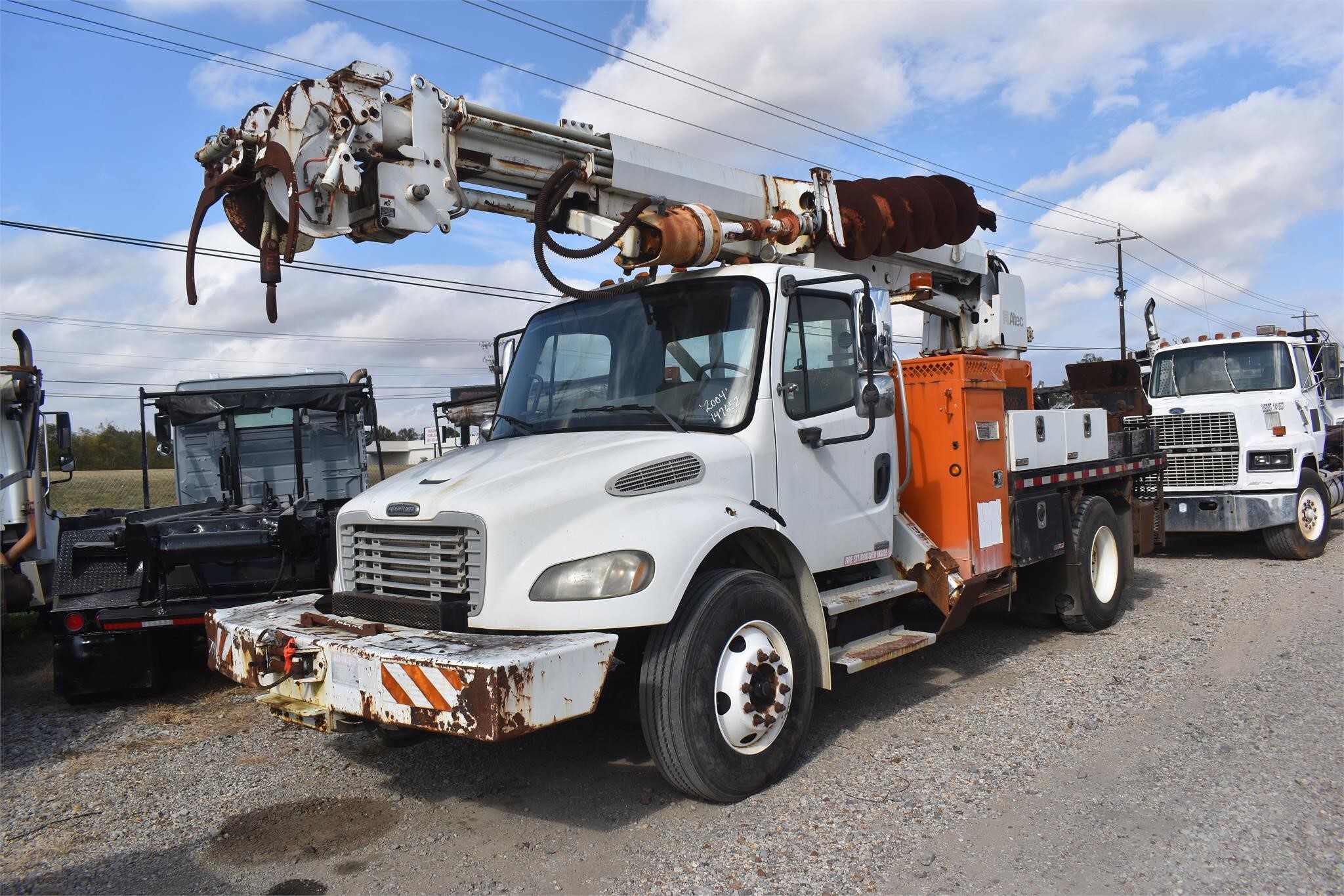 2004 Altec D945B Crane