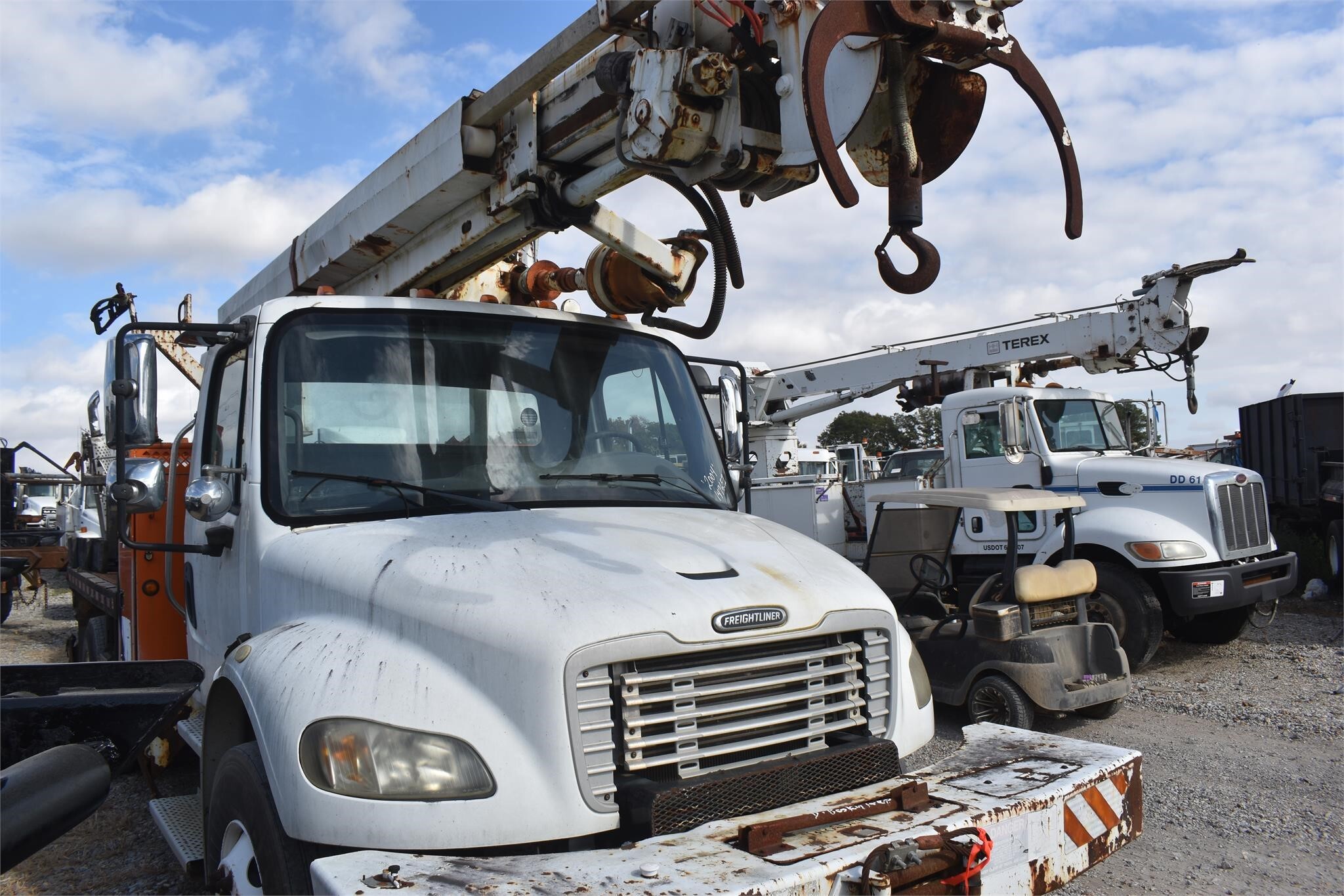 2004 Altec D945B Crane