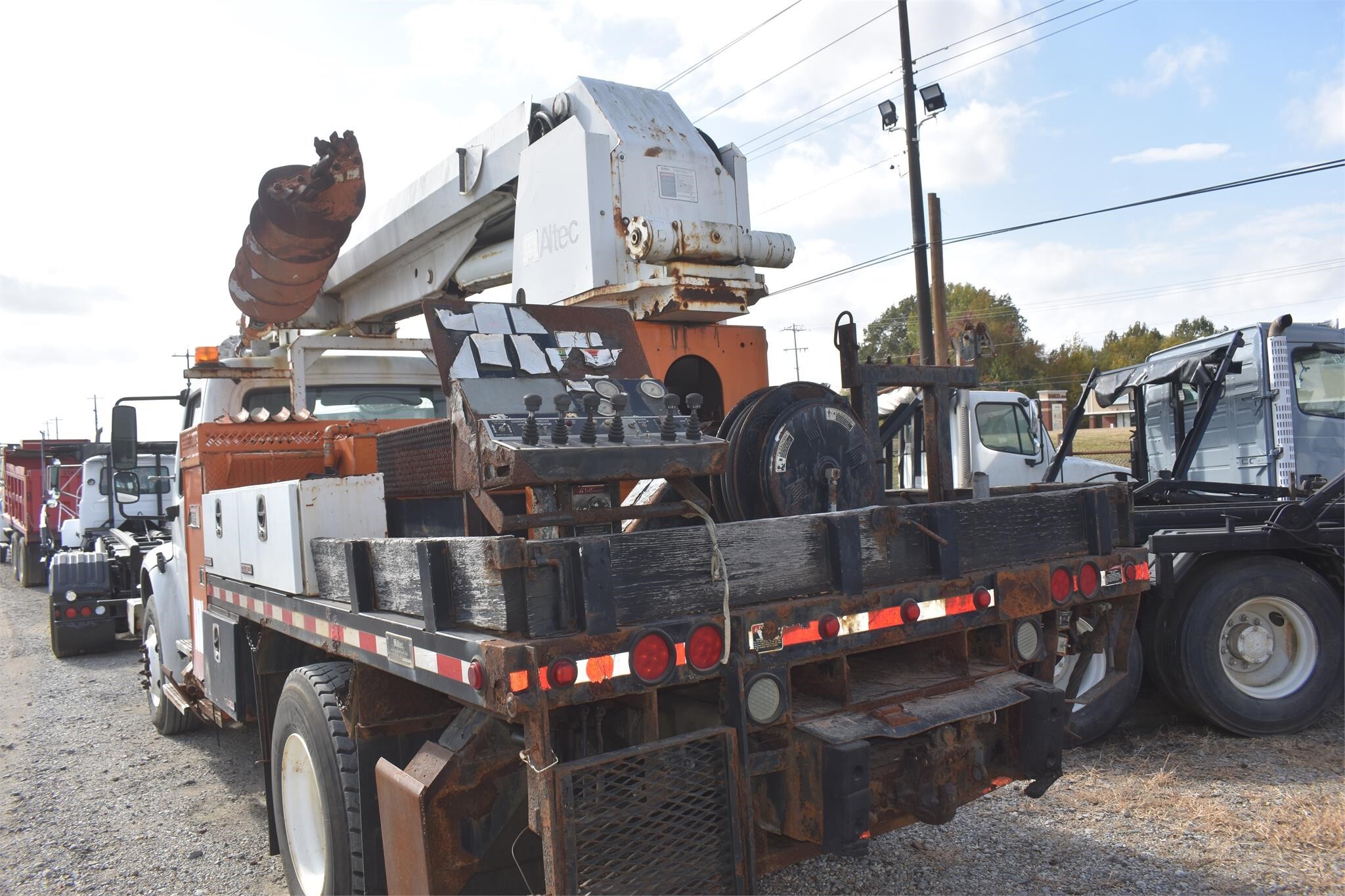 2004 Altec D945B Crane