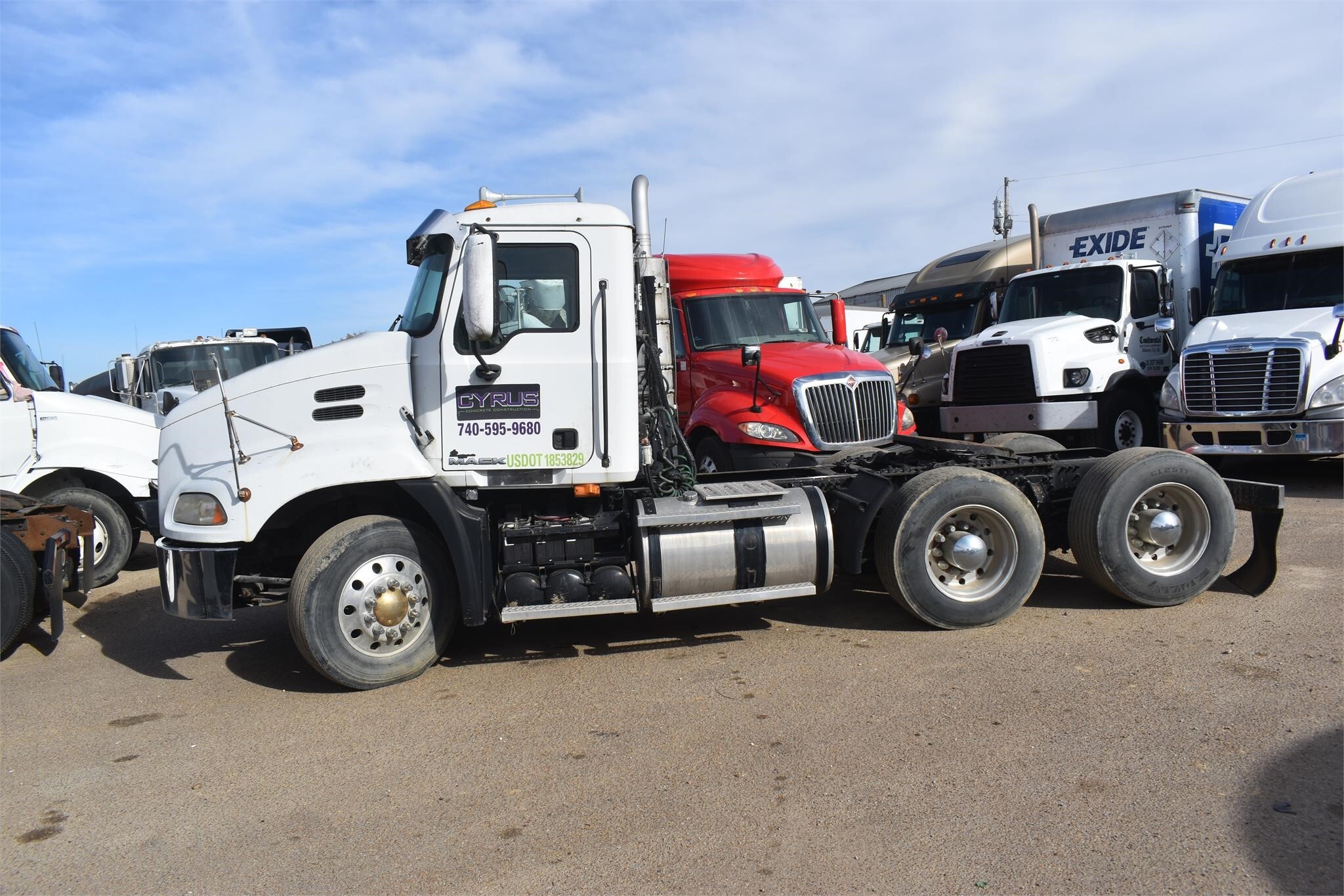 2008 Mack PINNACLE CXU613 Semi Trucks/Trailer