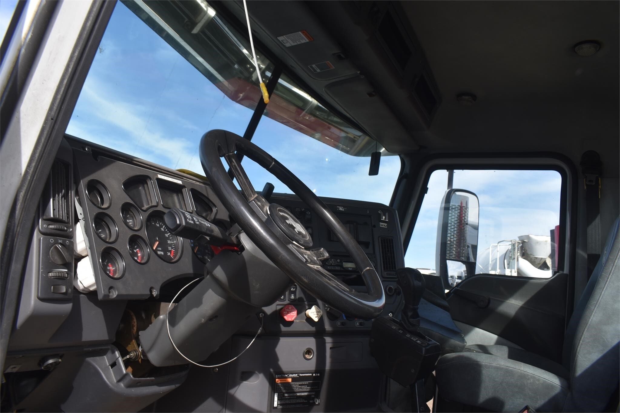 2008 Mack PINNACLE CXU613 Semi Trucks/Trailer