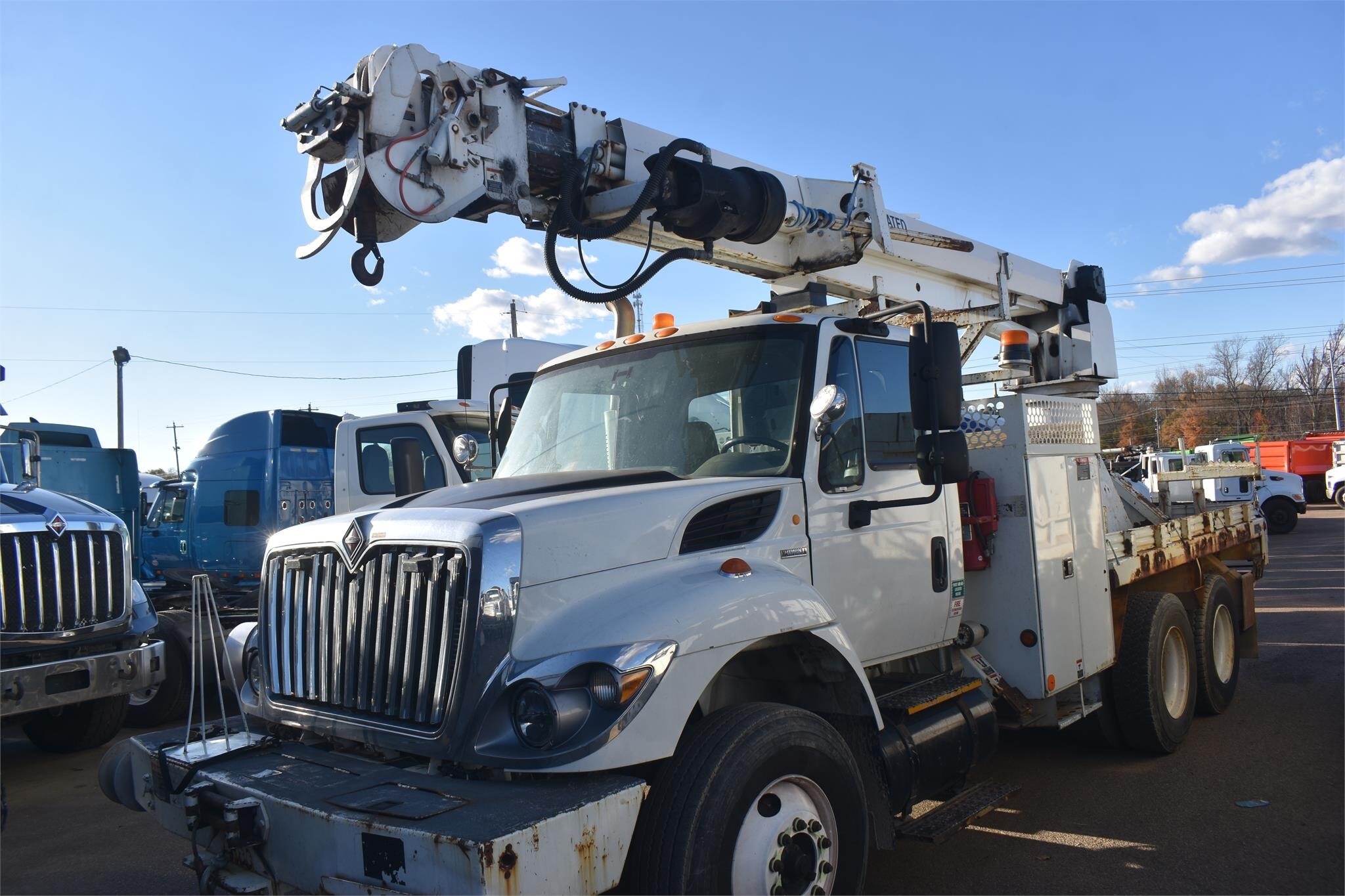 2008 Altec DM47TR Crane