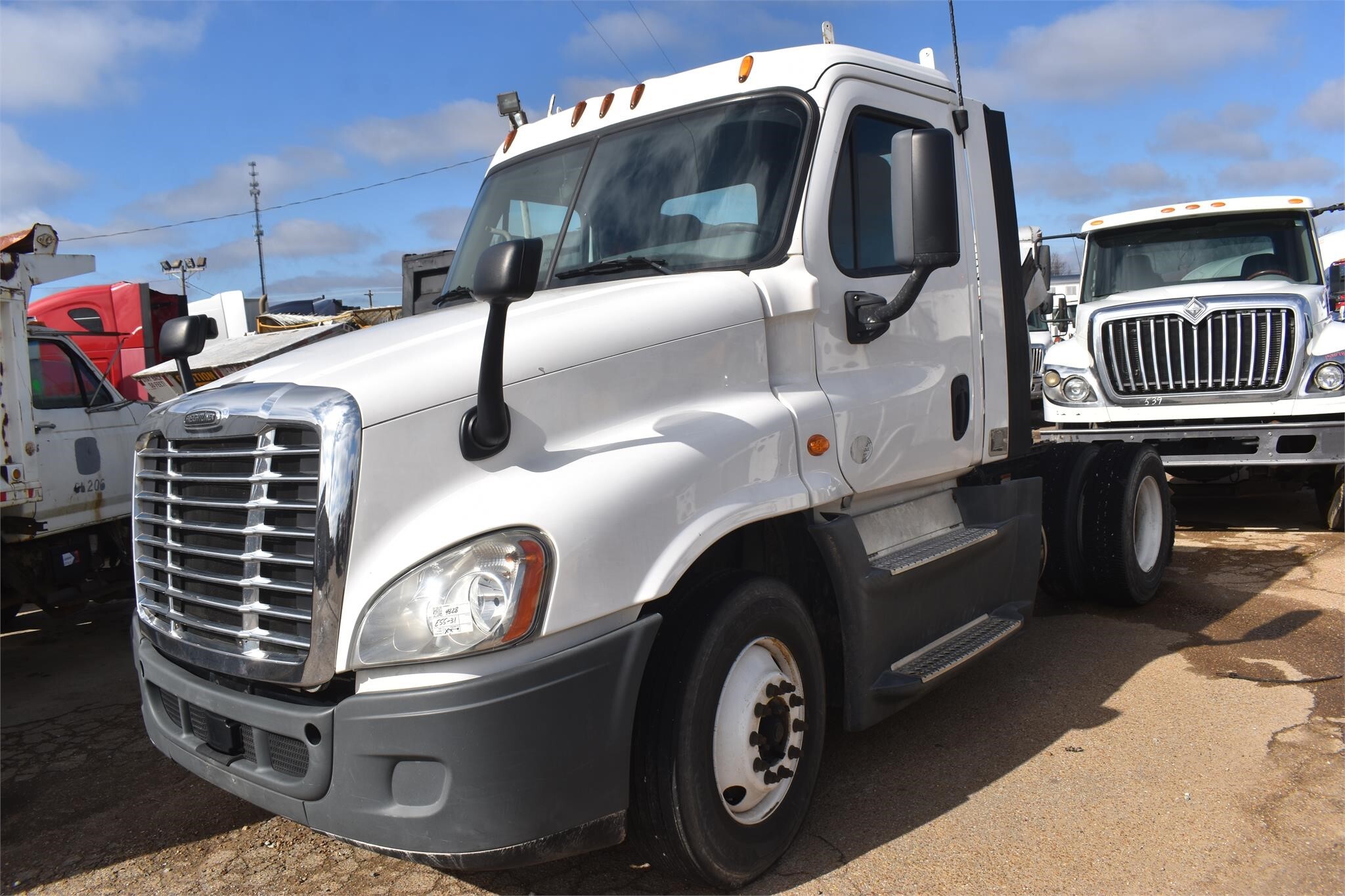 2015 Freightliner Cascadia 125 Semi Trucks/Trailer