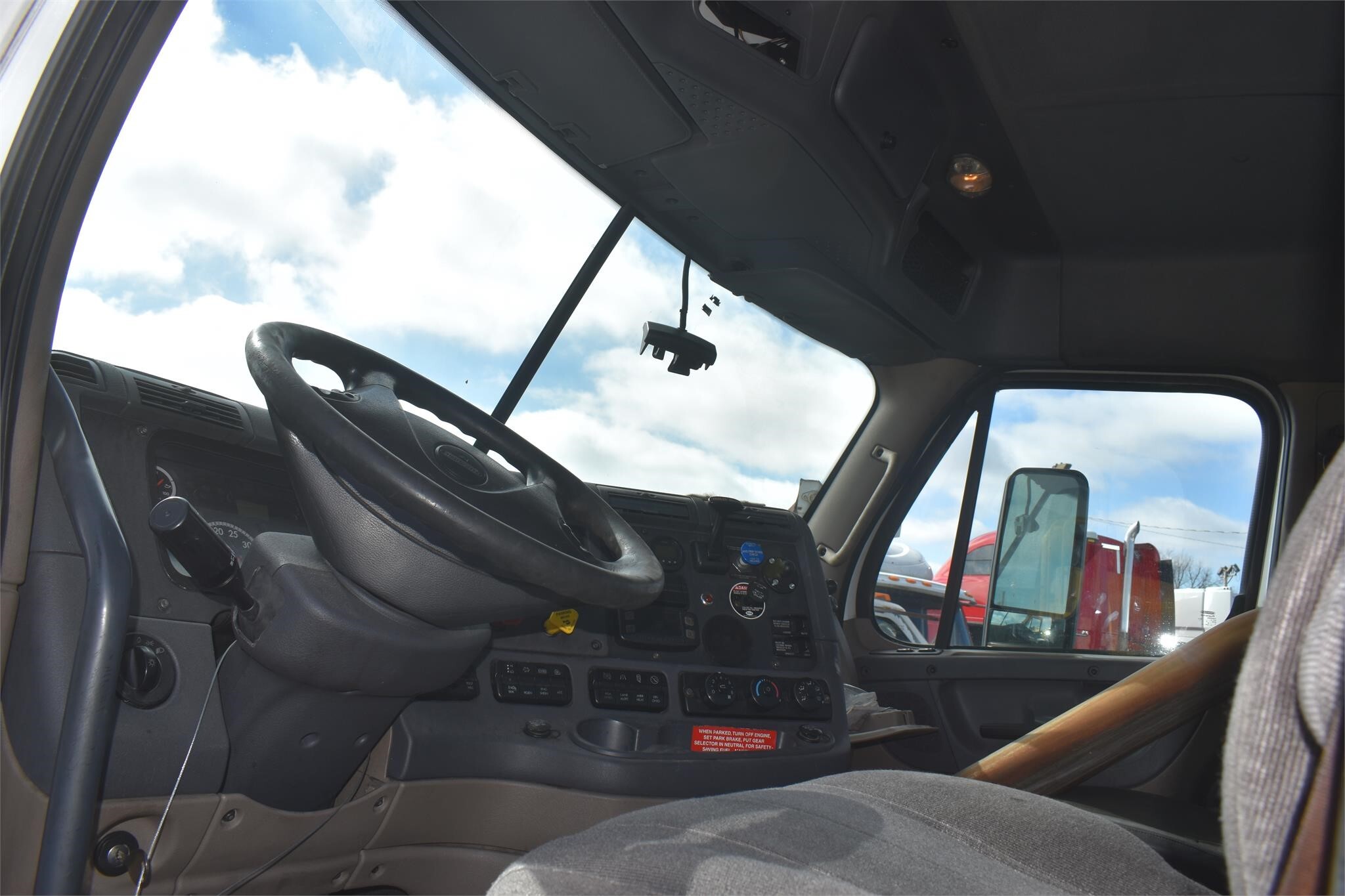 2015 Freightliner Cascadia 125 Semi Trucks/Trailer