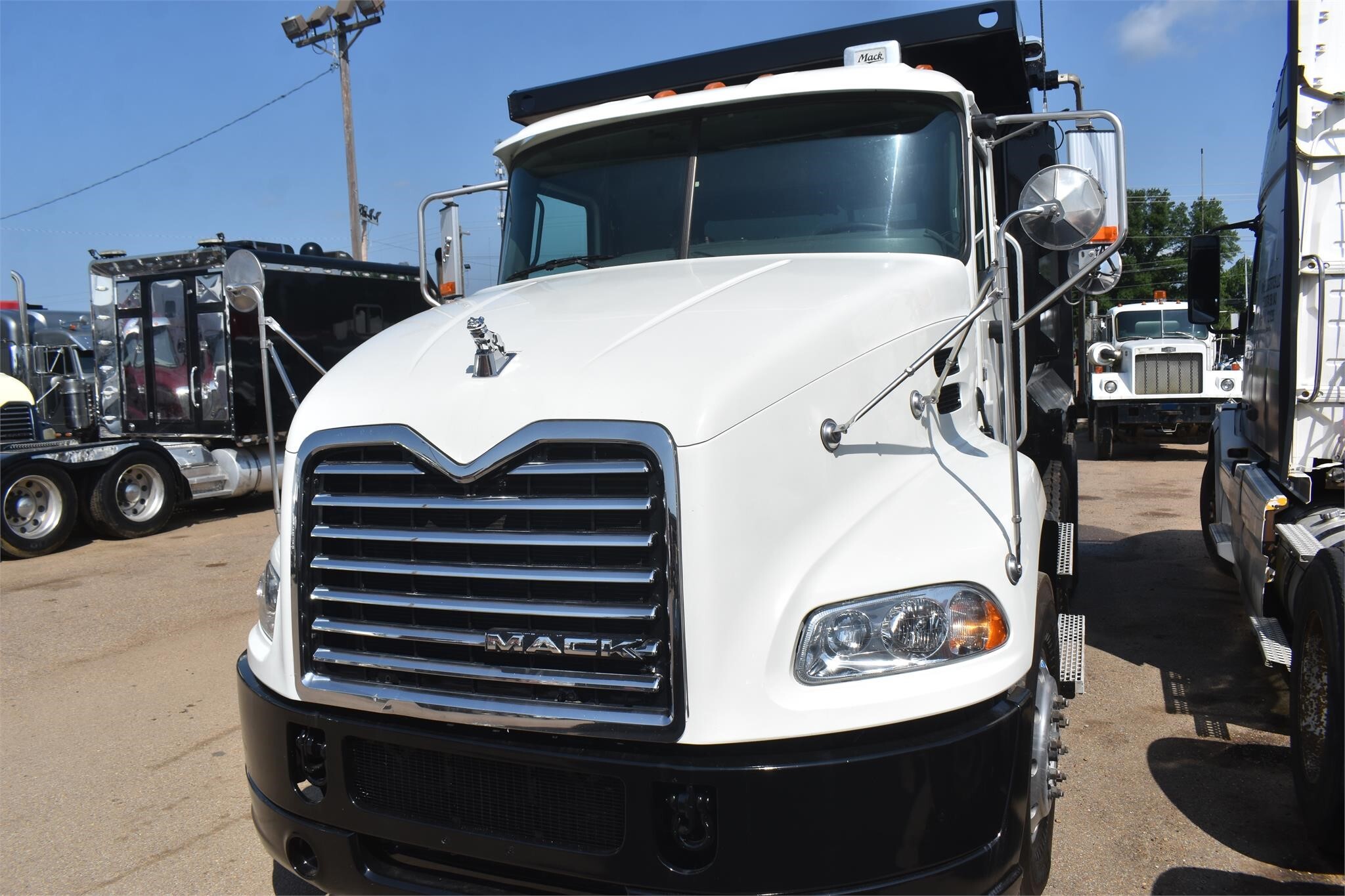 2017 Mack PINNACLE CXU613 Semi Trucks/Trailer
