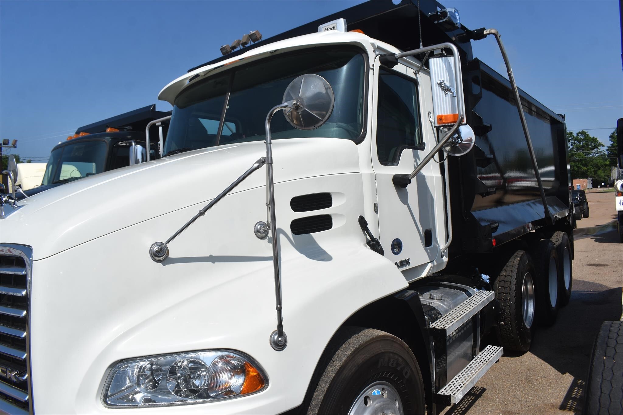 2017 Mack PINNACLE CXU613 Semi Trucks/Trailer