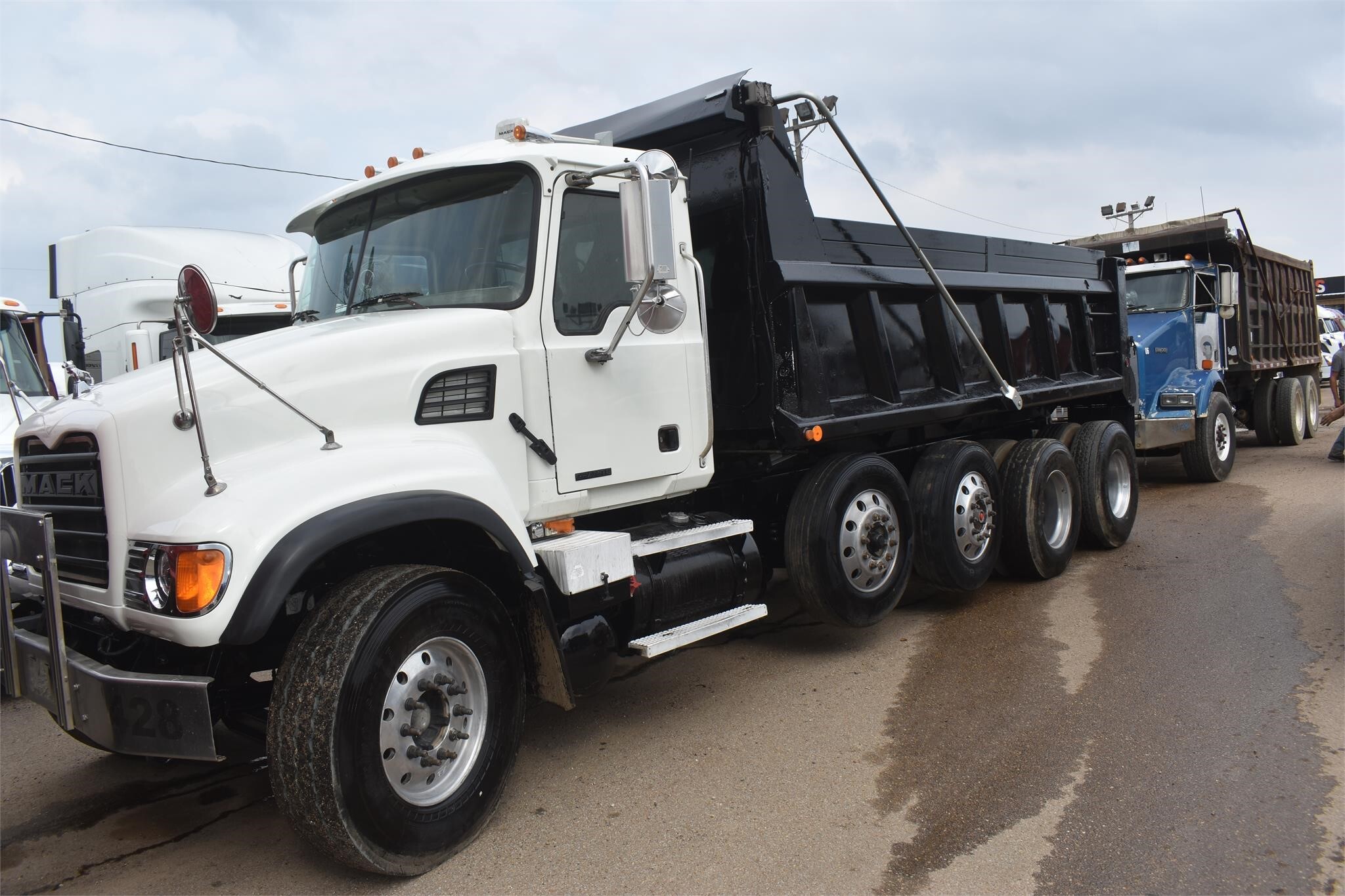2007 Mack Granite CV713 Dump Trucks/Trailer