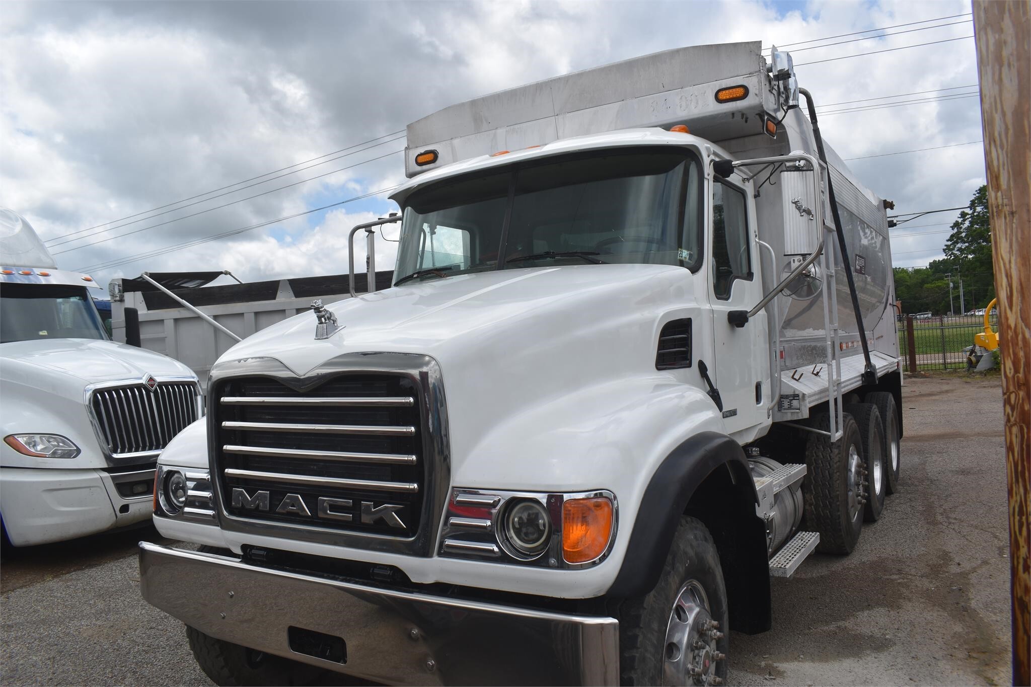 2007 Mack Granite CV713 Dump Trucks/Trailer