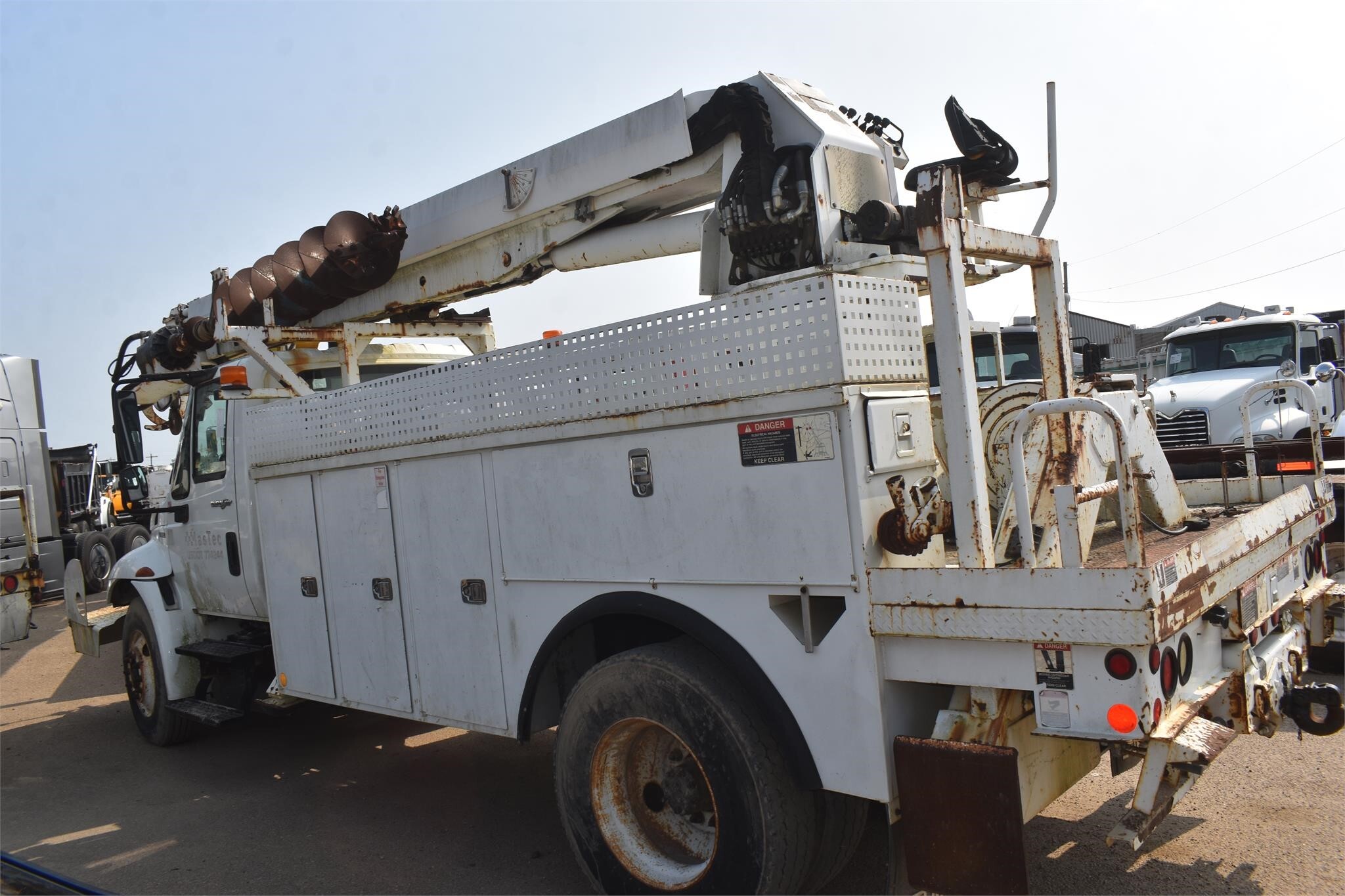 2011 Altec DM47TR Crane