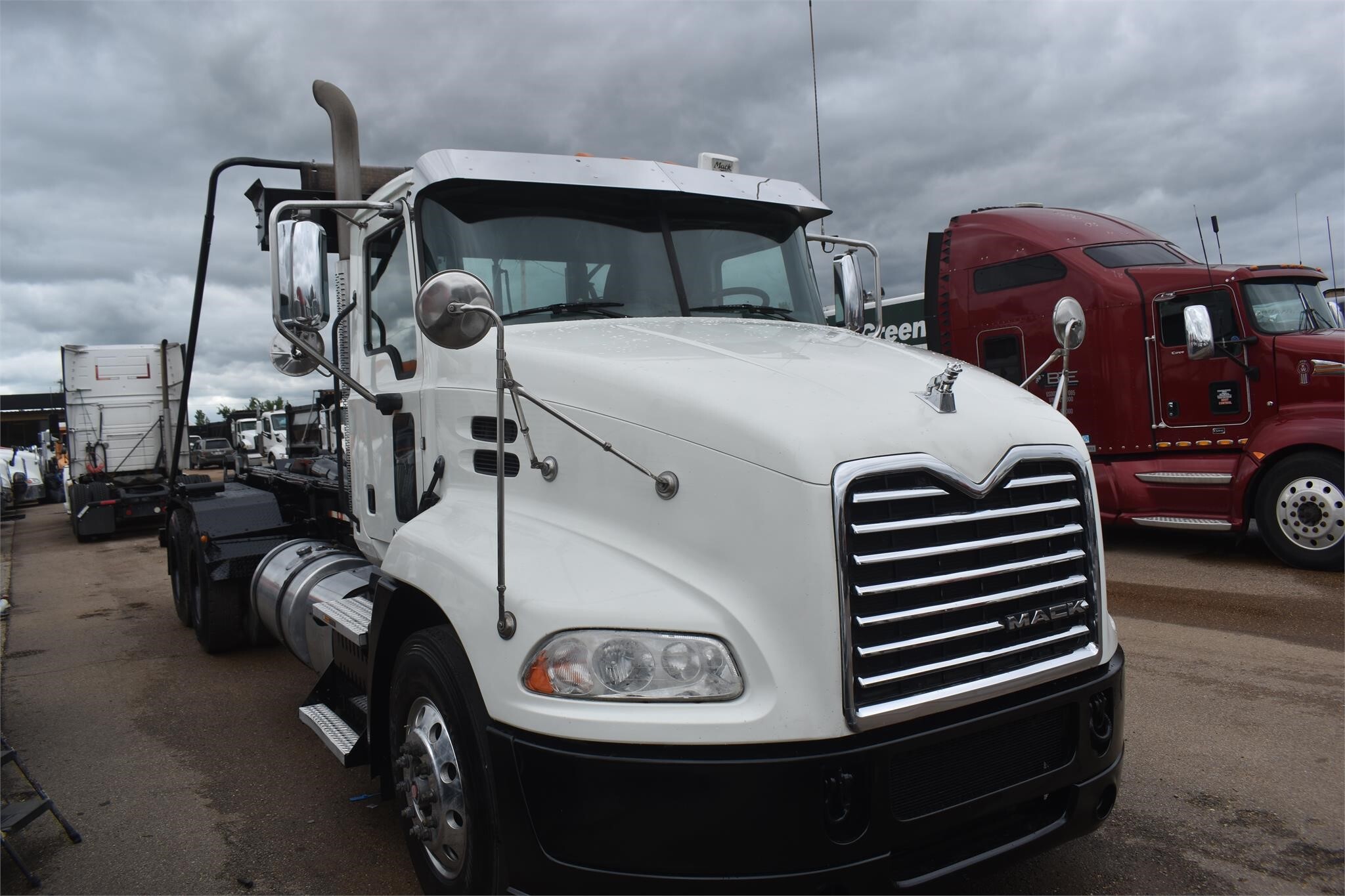 2017 Mack PINNACLE CXU613 Semi Trucks/Trailer
