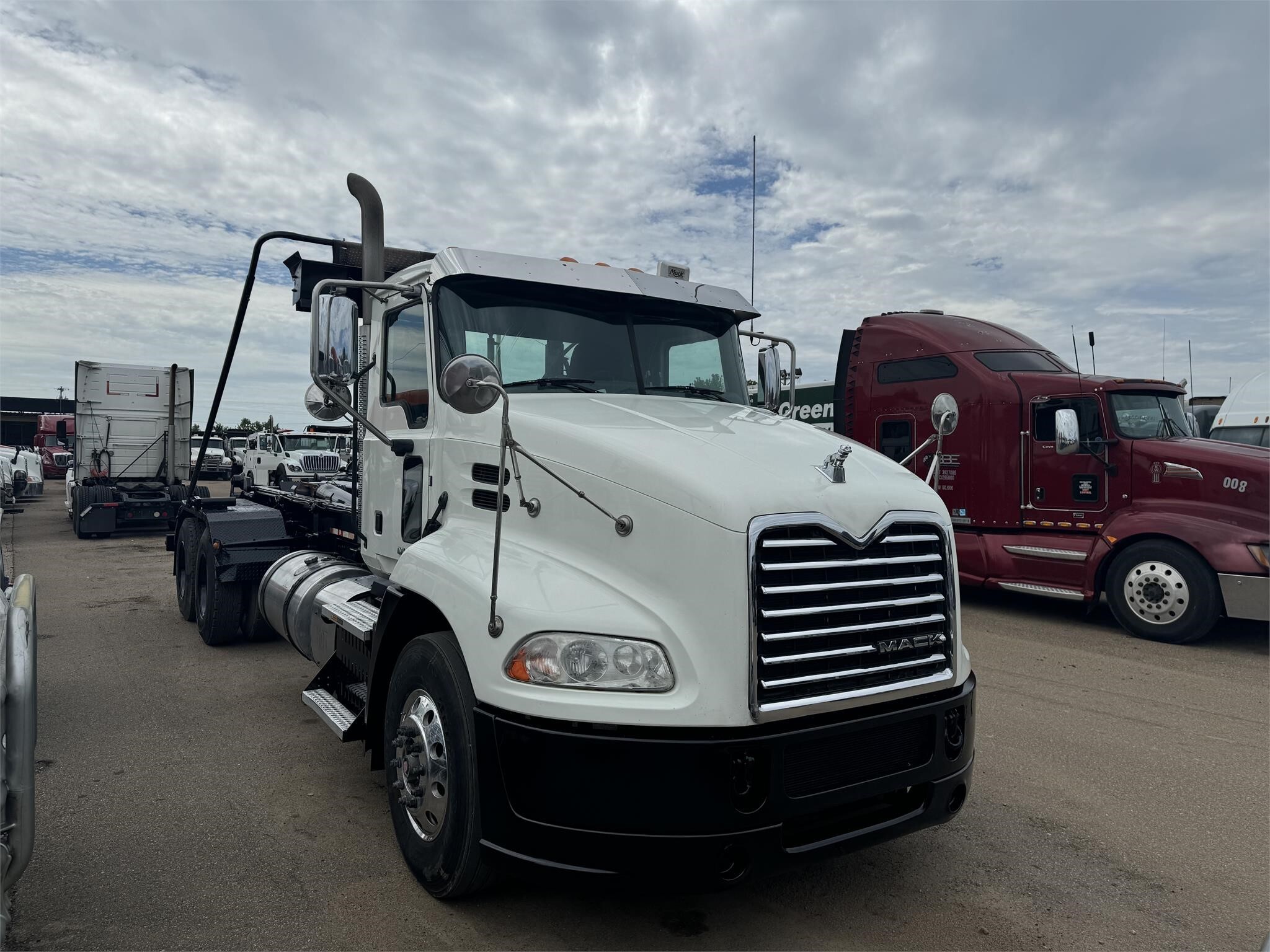 2017 Mack PINNACLE CXU613 Semi Trucks/Trailer