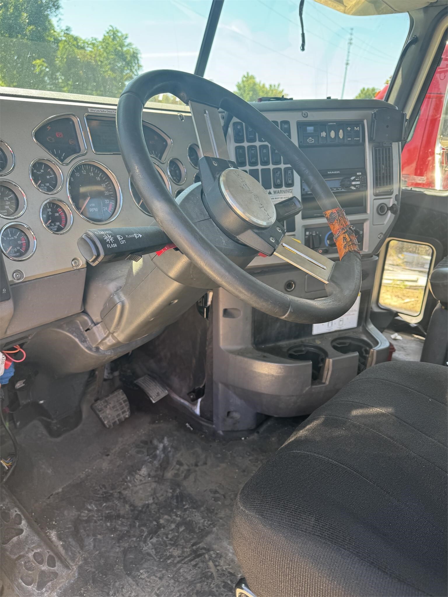 2017 Mack PINNACLE CXU613 Semi Trucks/Trailer