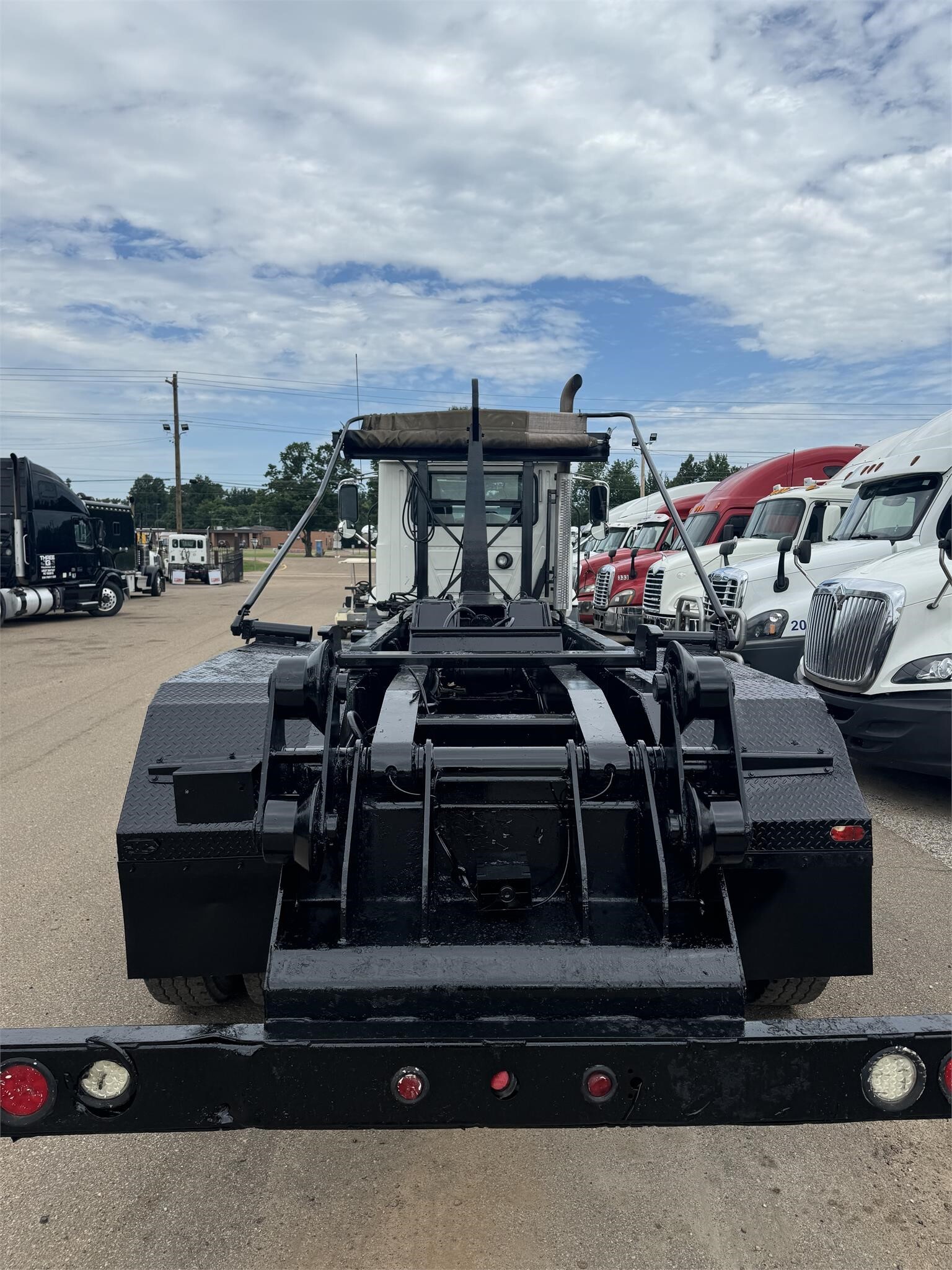 2017 Mack PINNACLE CXU613 Semi Trucks/Trailer