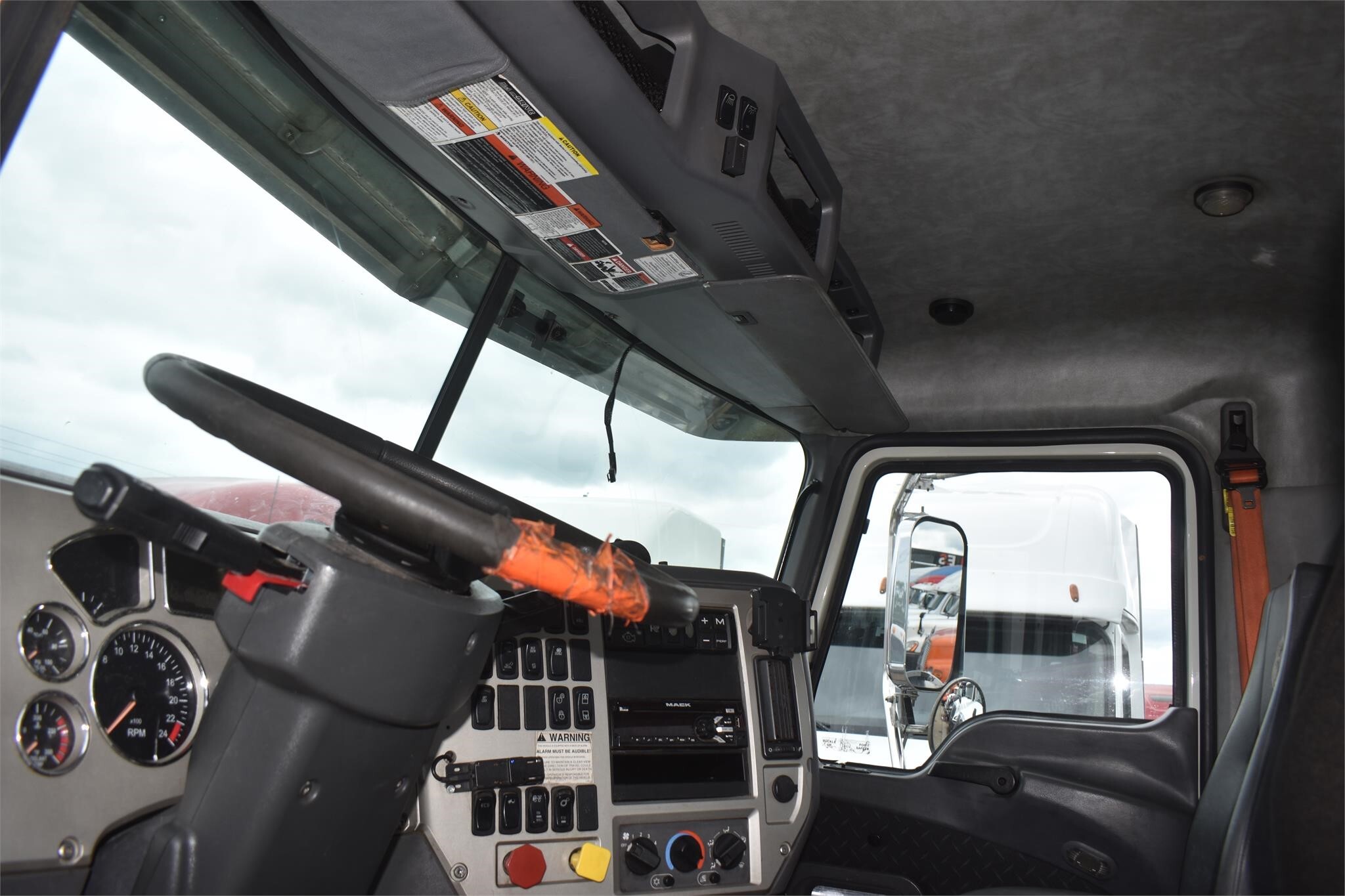 2017 Mack PINNACLE CXU613 Semi Trucks/Trailer