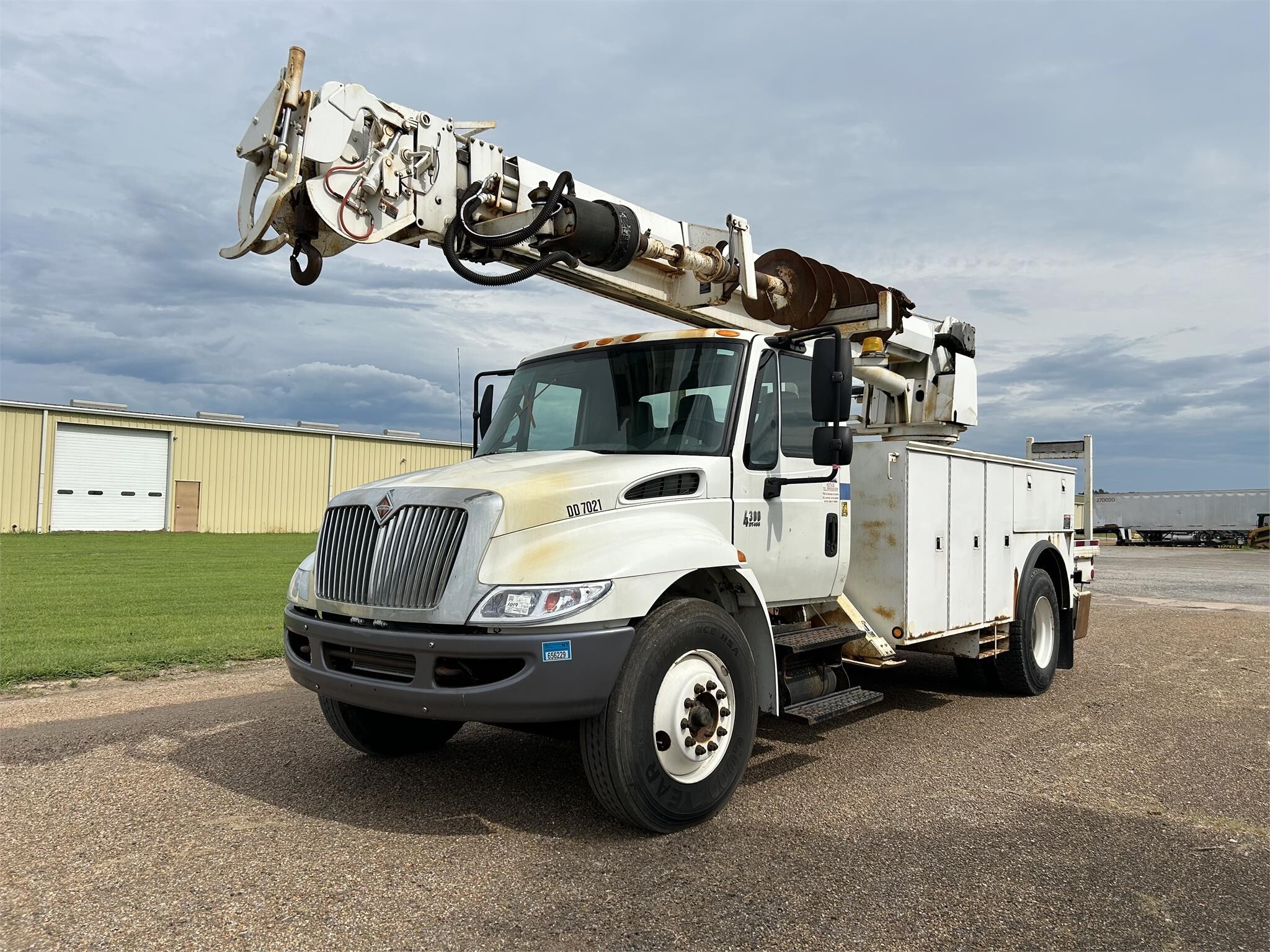 2006 Altec DM47TR Crane