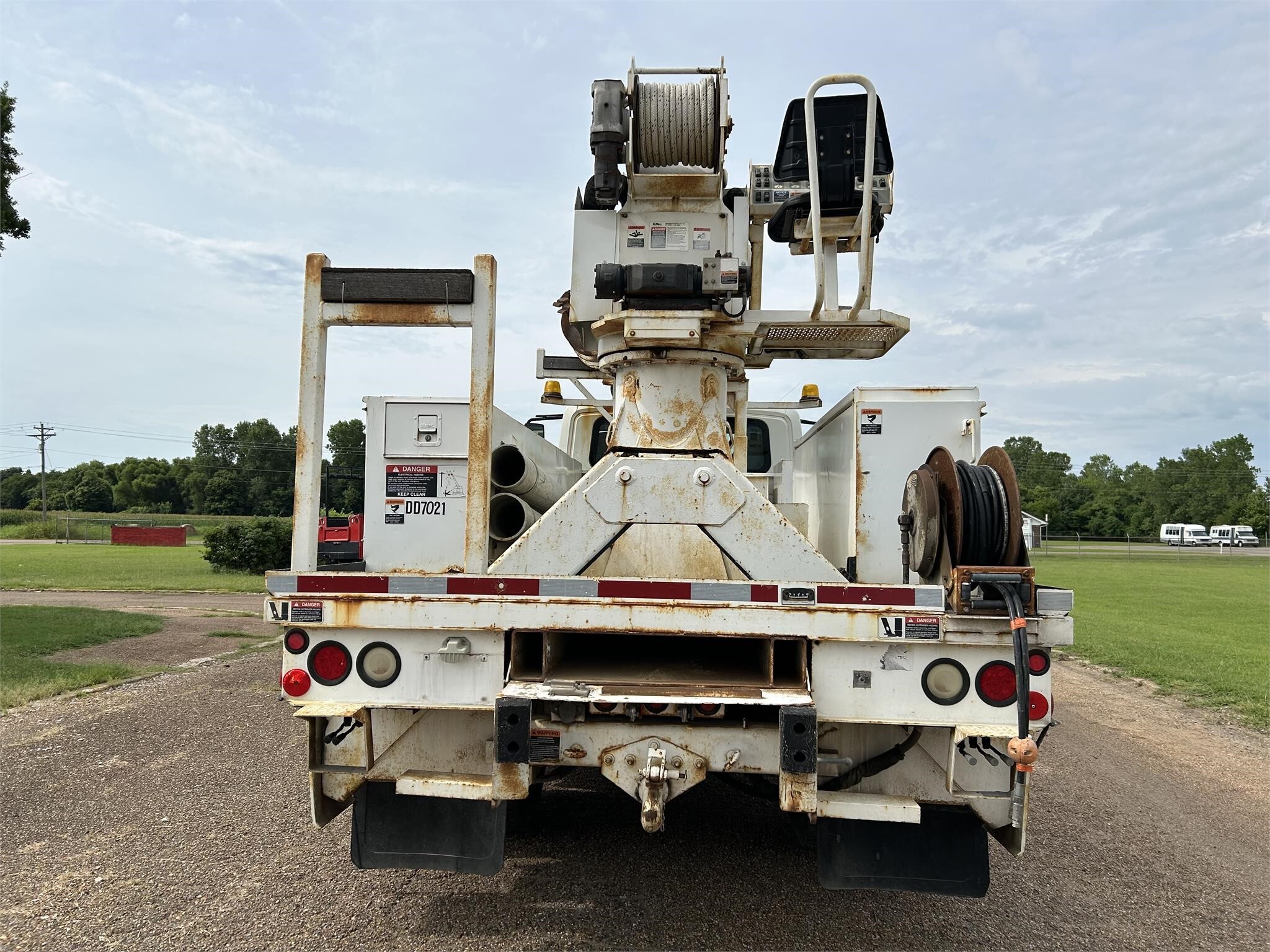 2006 Altec DM47TR Crane