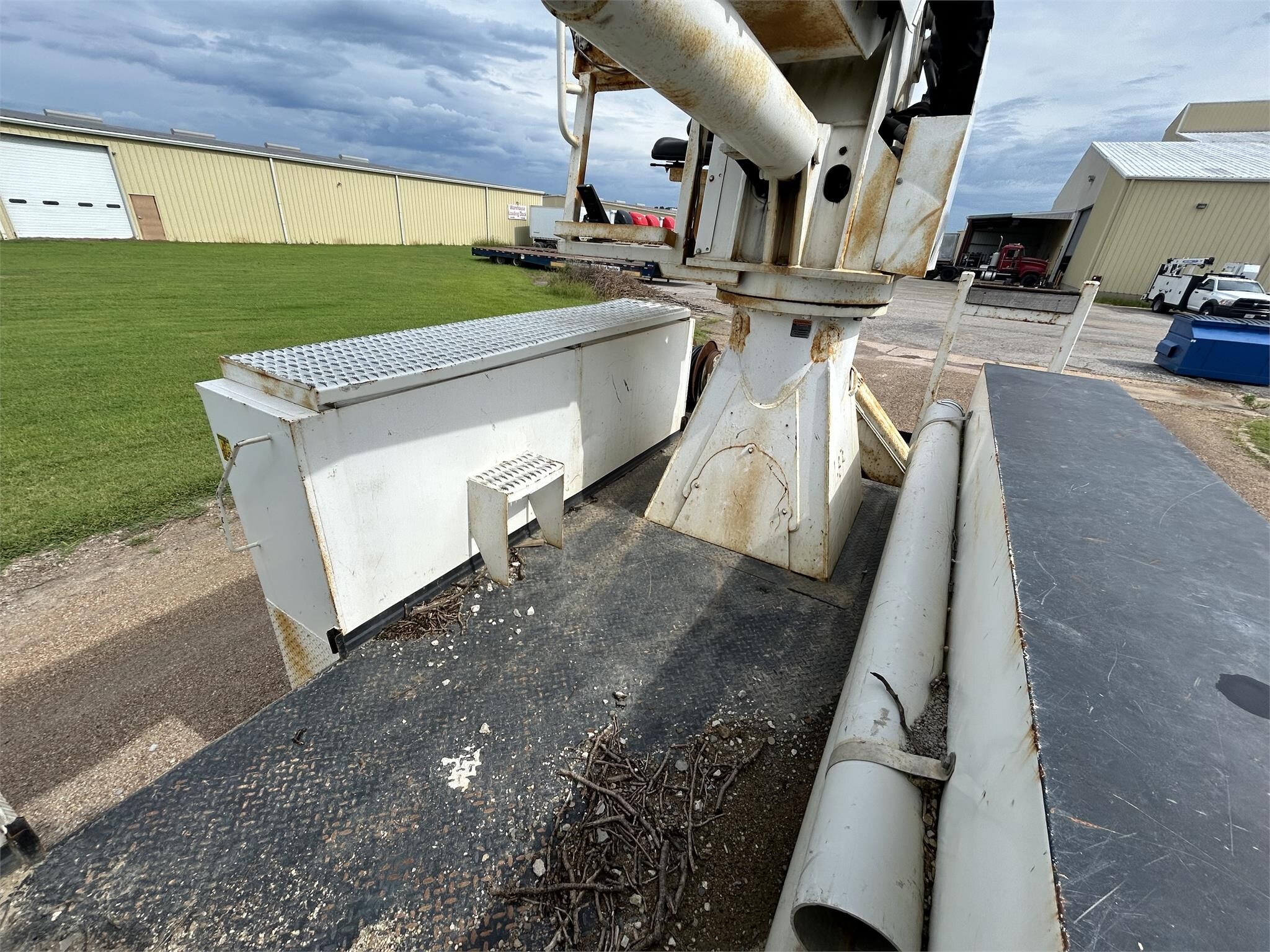 2006 Altec DM47TR Crane