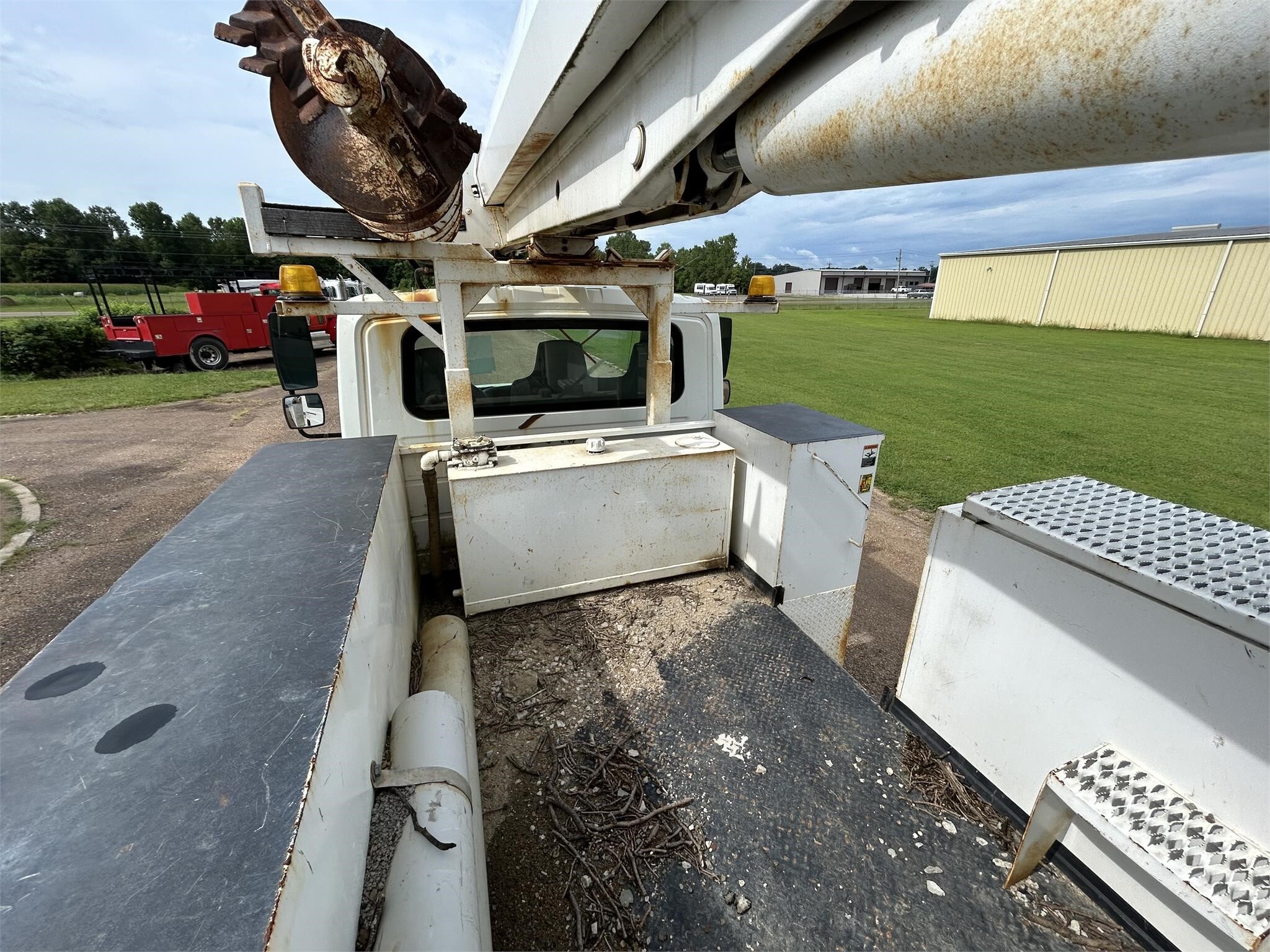 2006 Altec DM47TR Crane
