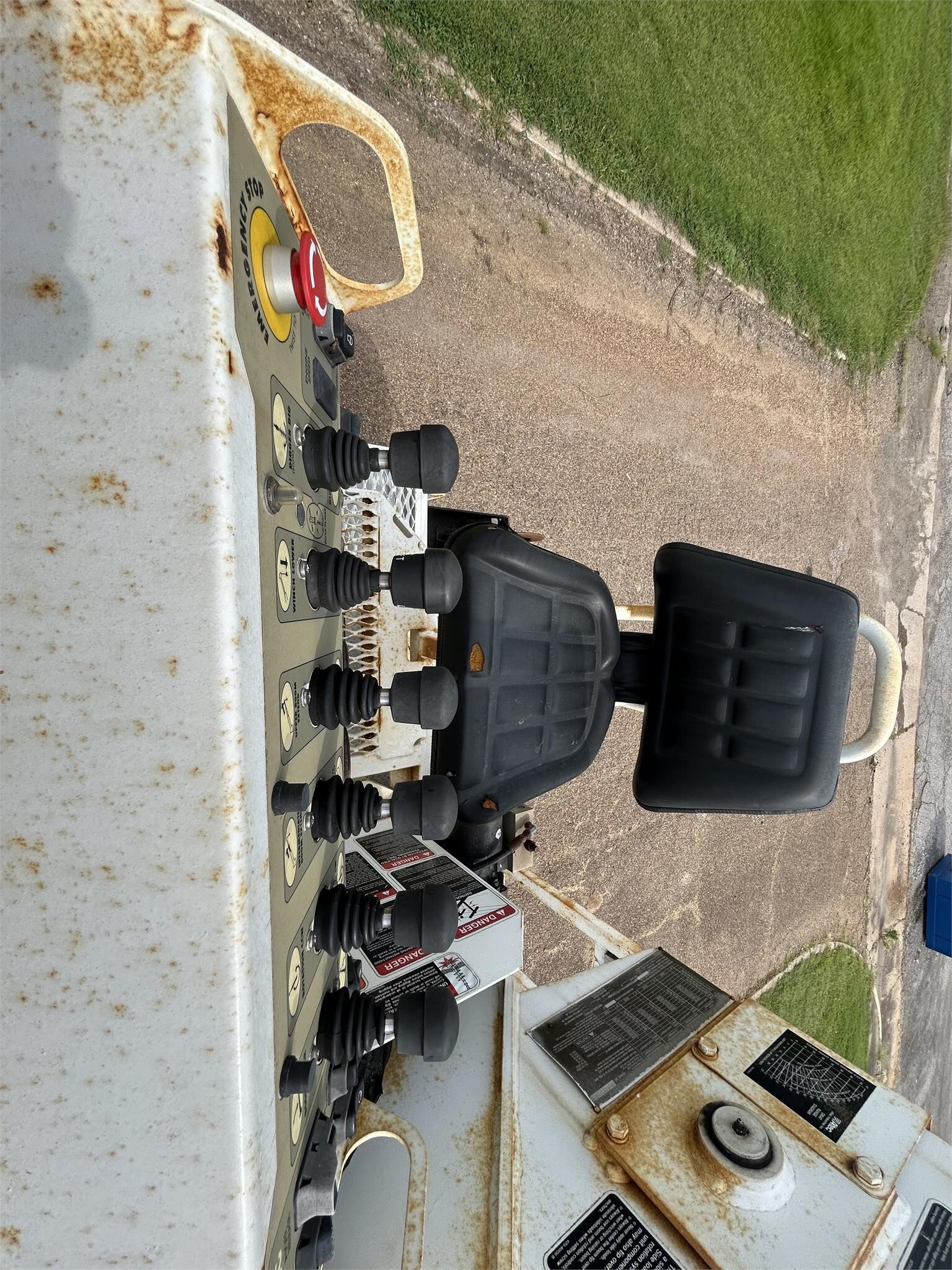 2006 Altec DM47TR Crane
