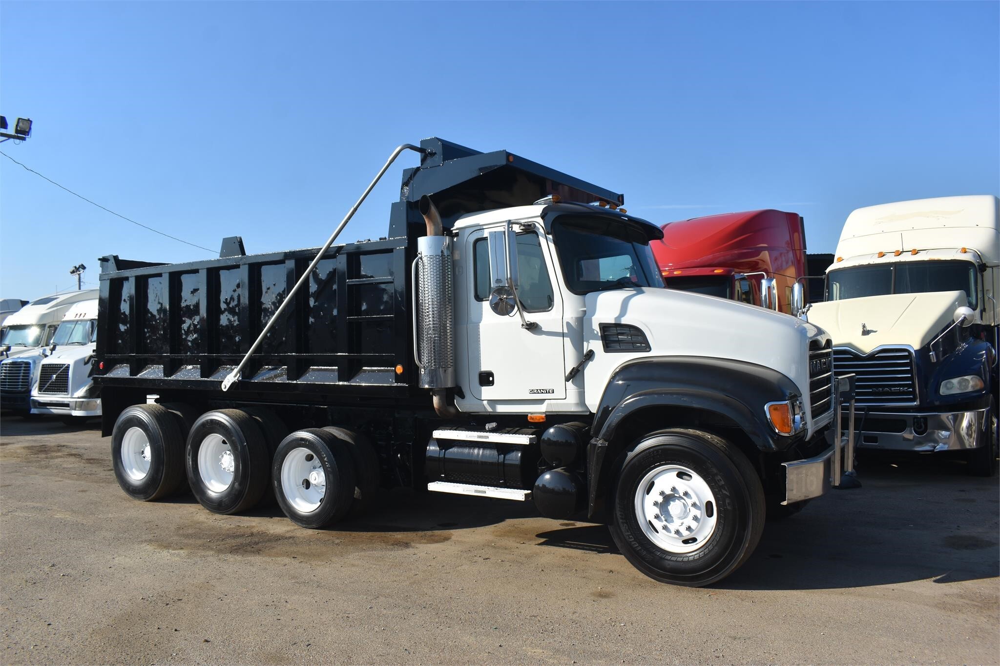 2005 Mack Granite CV713 Dump Trucks/Trailer