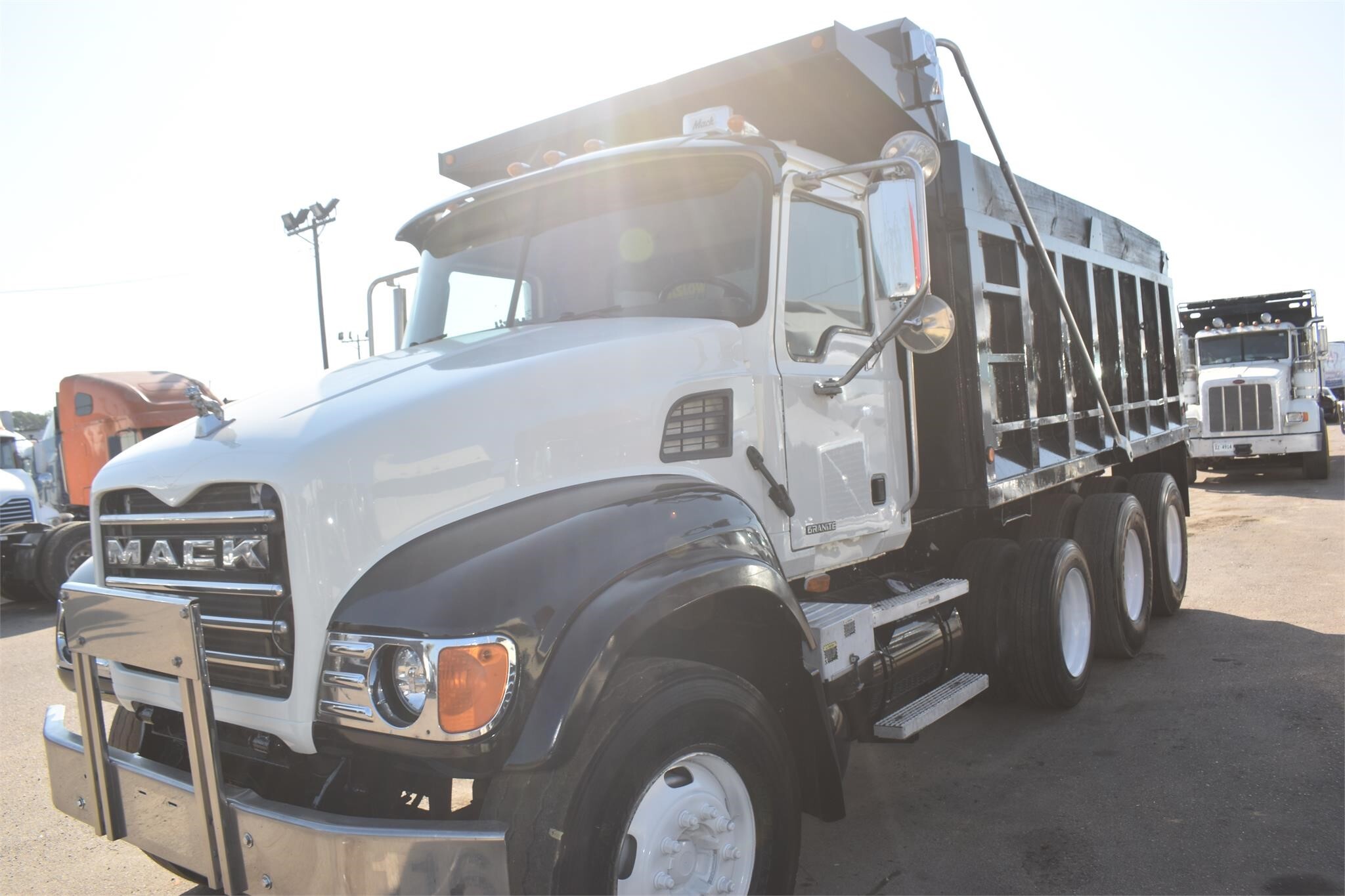 2005 Mack Granite CV713 Dump Trucks/Trailer