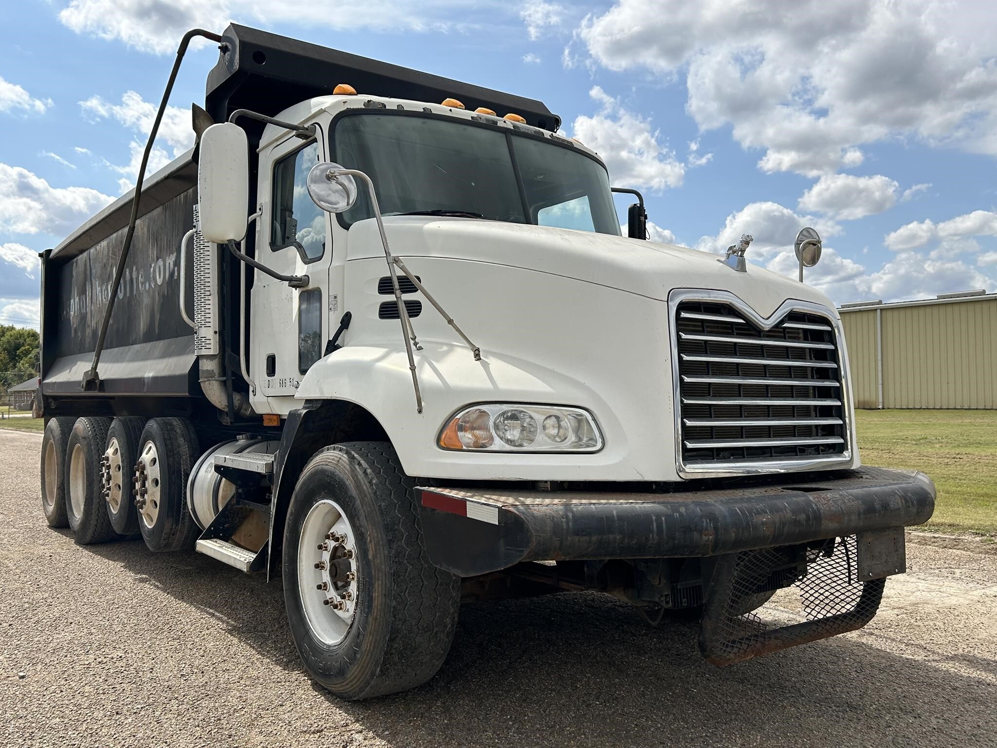 2008 Mack PINNACLE CXU613 Semi Trucks/Trailer
